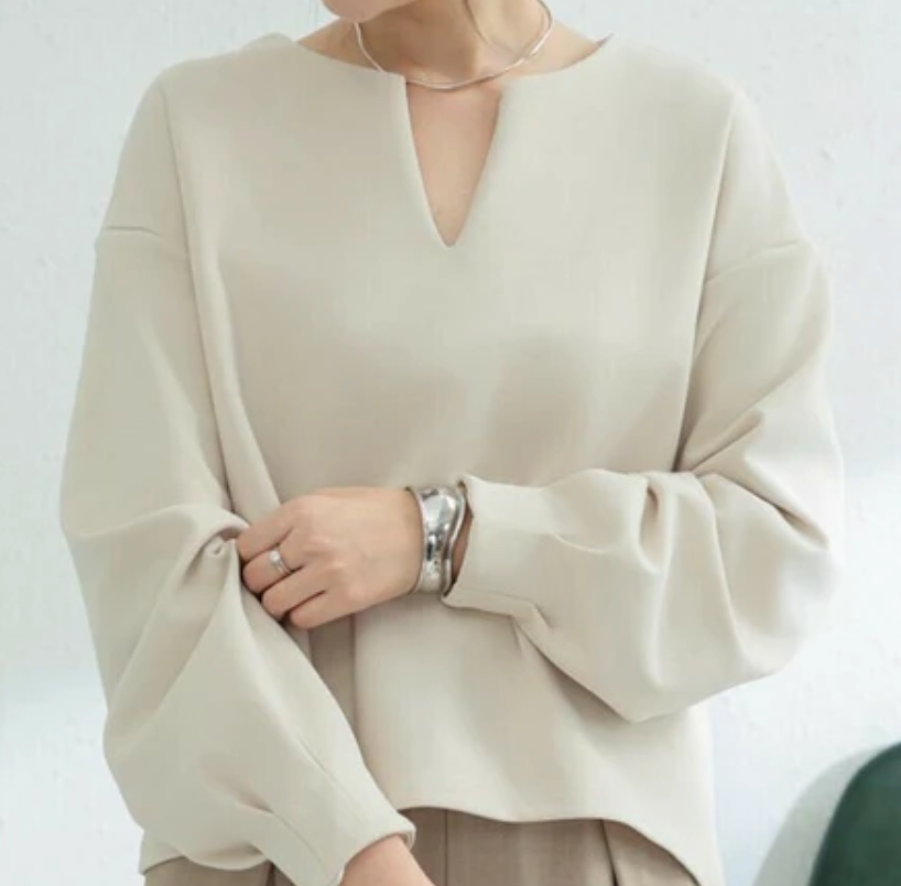 Vネックオープンフロントネックトップス ベージュ※5/28~6/3迄に順次発送予定