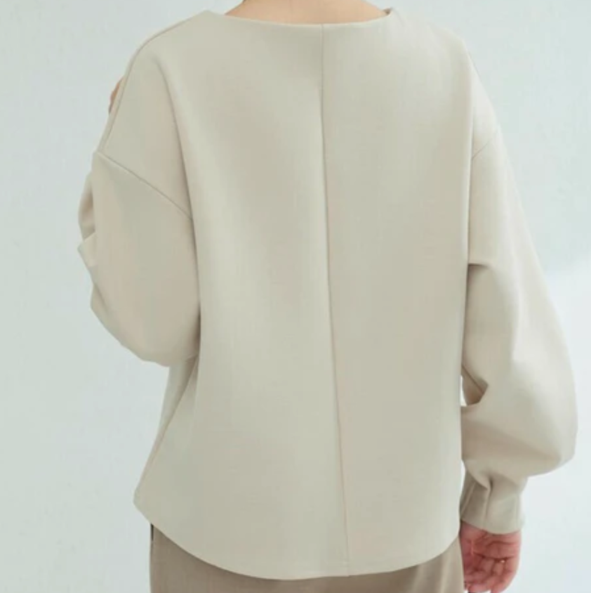 Vネックオープンフロントネックトップス ベージュ※5/28~6/3迄に順次発送予定