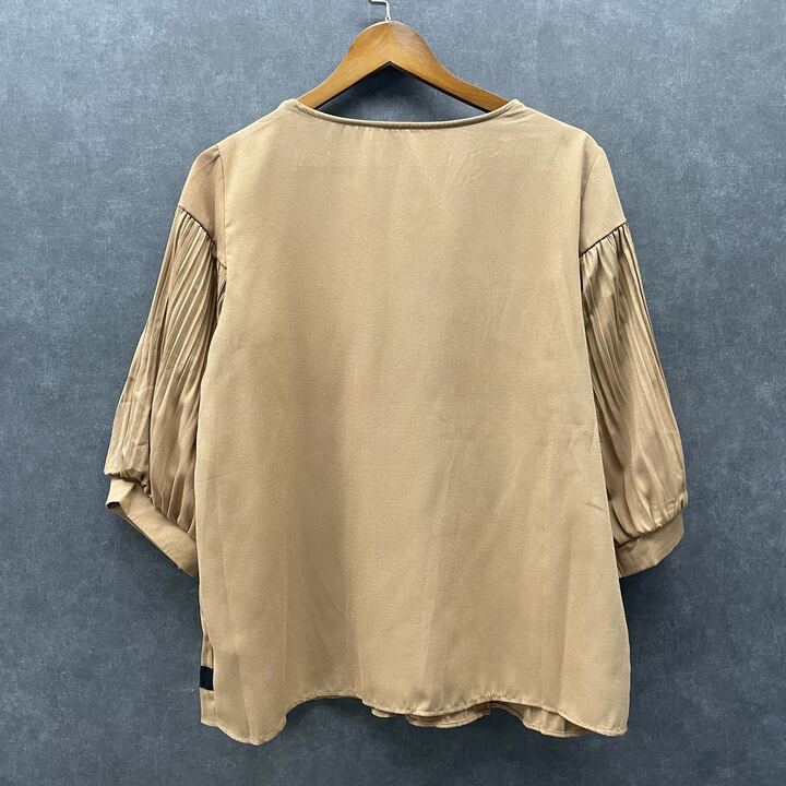 切り替えプリーツブラウス ベージュ ※4/8迄に順次発送予定