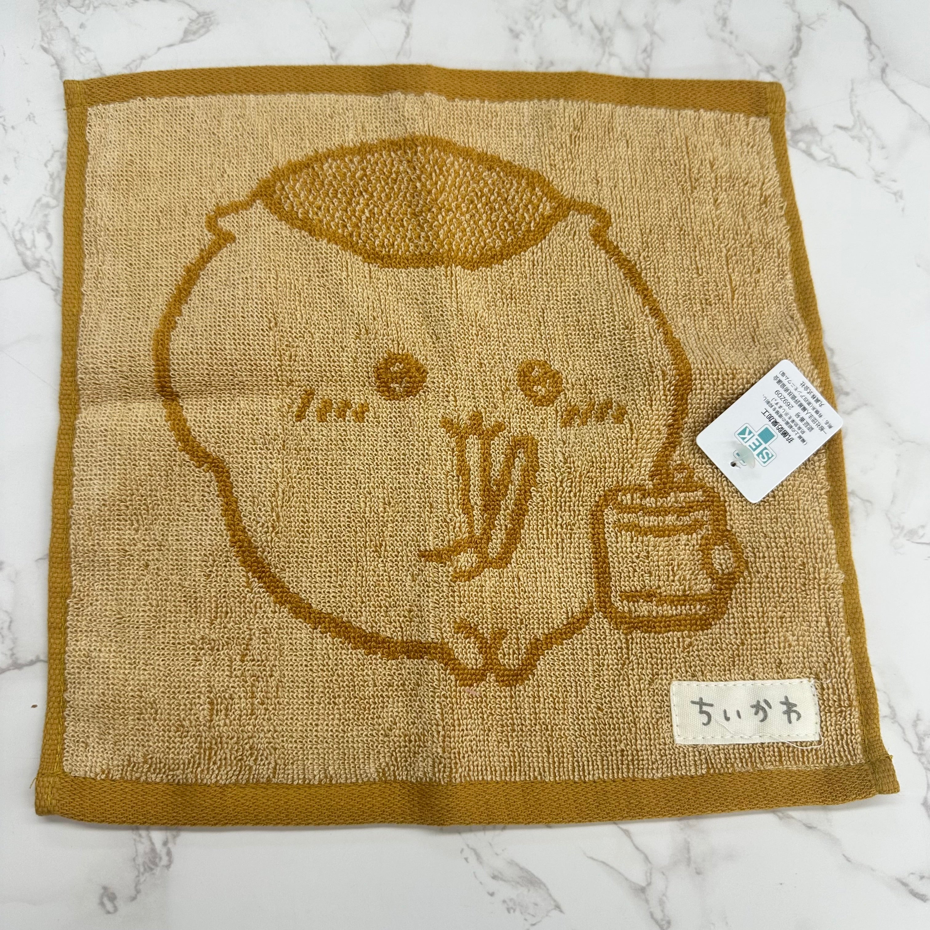 ちいかわ 栗まんじゅう ハンカチ イエロー ※8/6~8/13順次発送予定