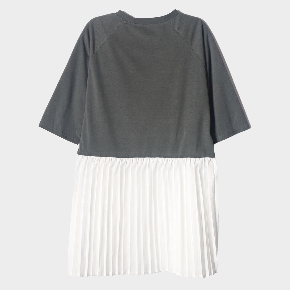 【369】プリーツ切り替えTシャツ カーキ ※10/7迄に順次発送予定