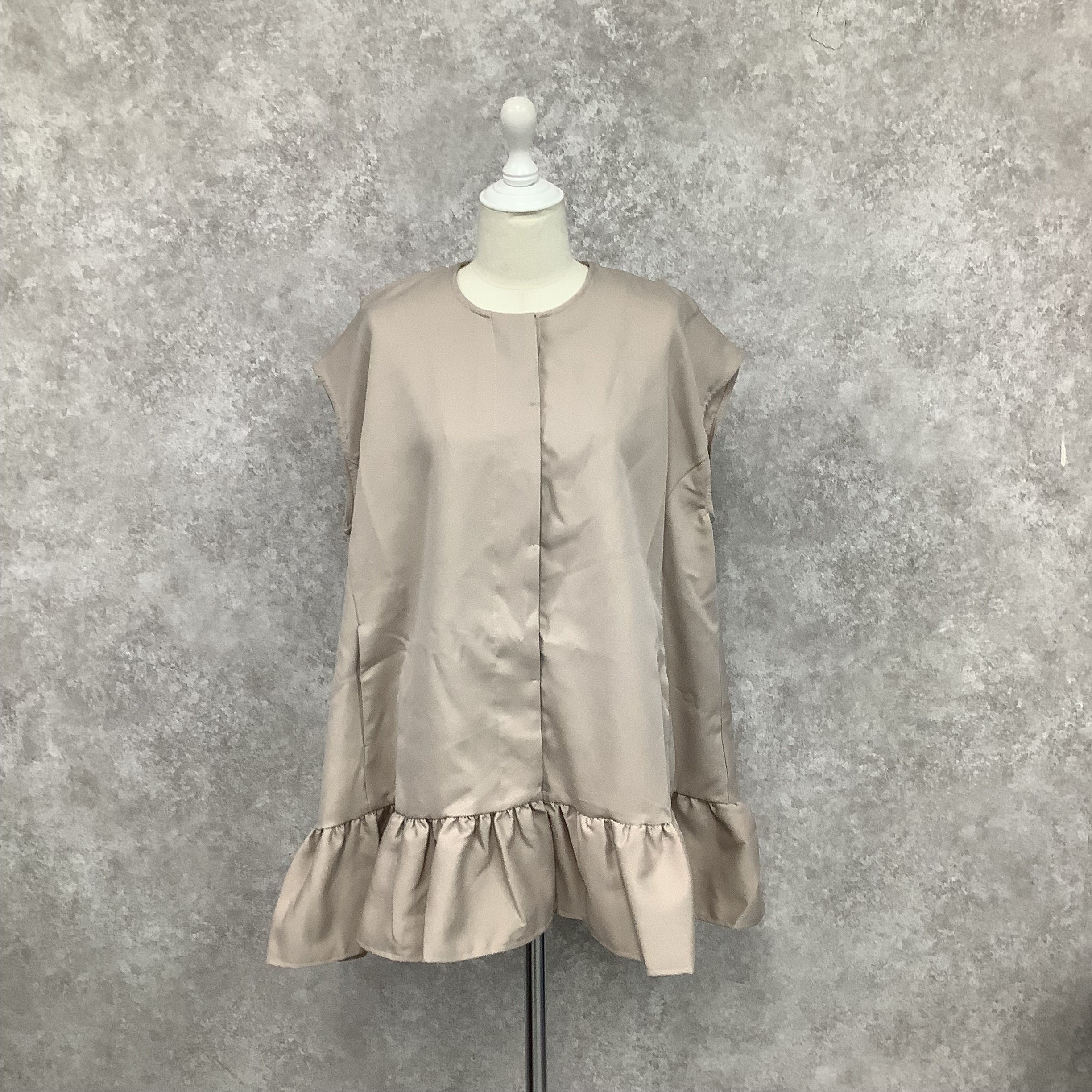 ダブルクロス裾フリルベスト グレージュ ※4/15迄に順次発送予定