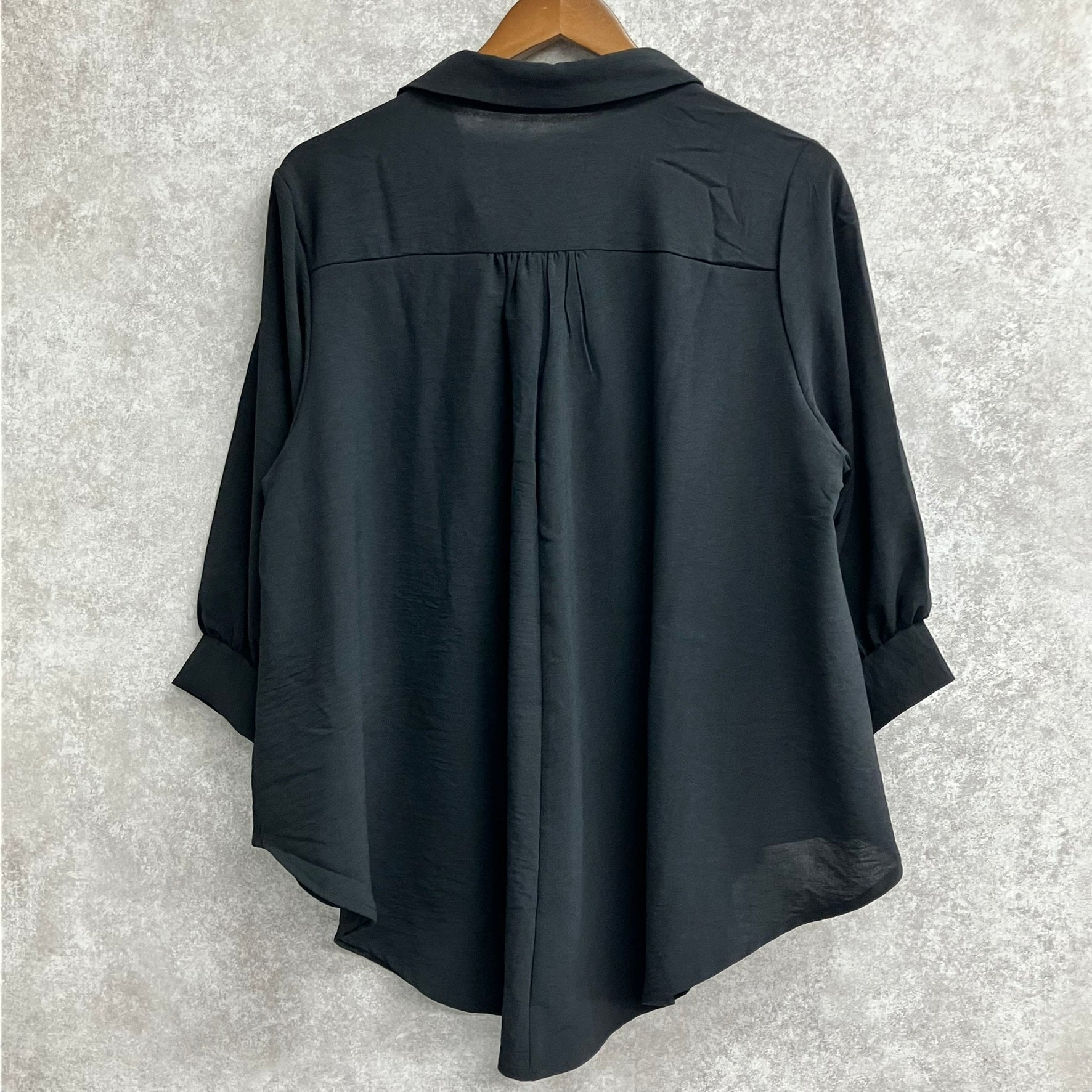 チャーム付スキッパーシャツブラウス ブラック※7/9~7/15迄に順次発送予定