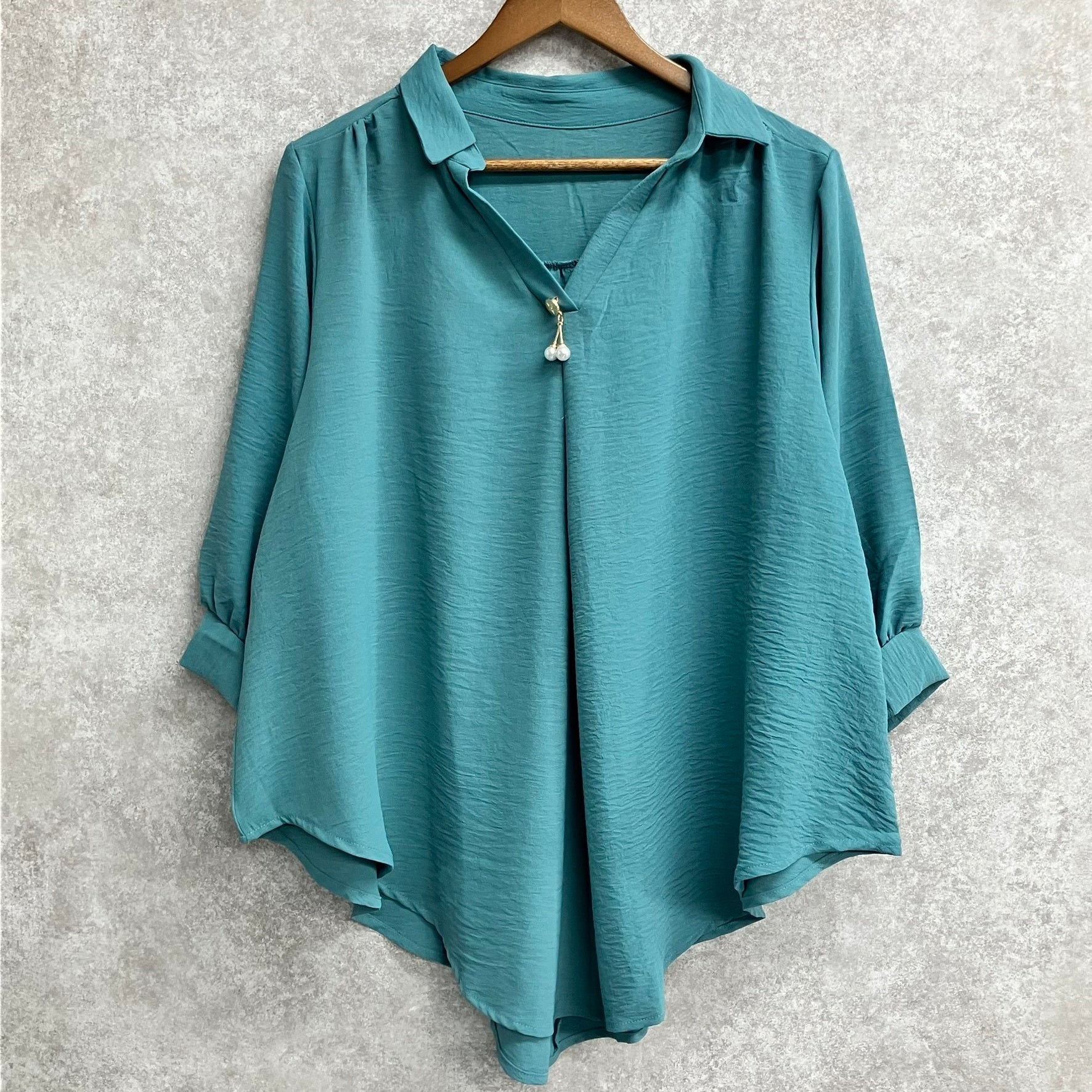 チャーム付スキッパーシャツブラウス ブルー※7/9~7/15迄に順次発送予定