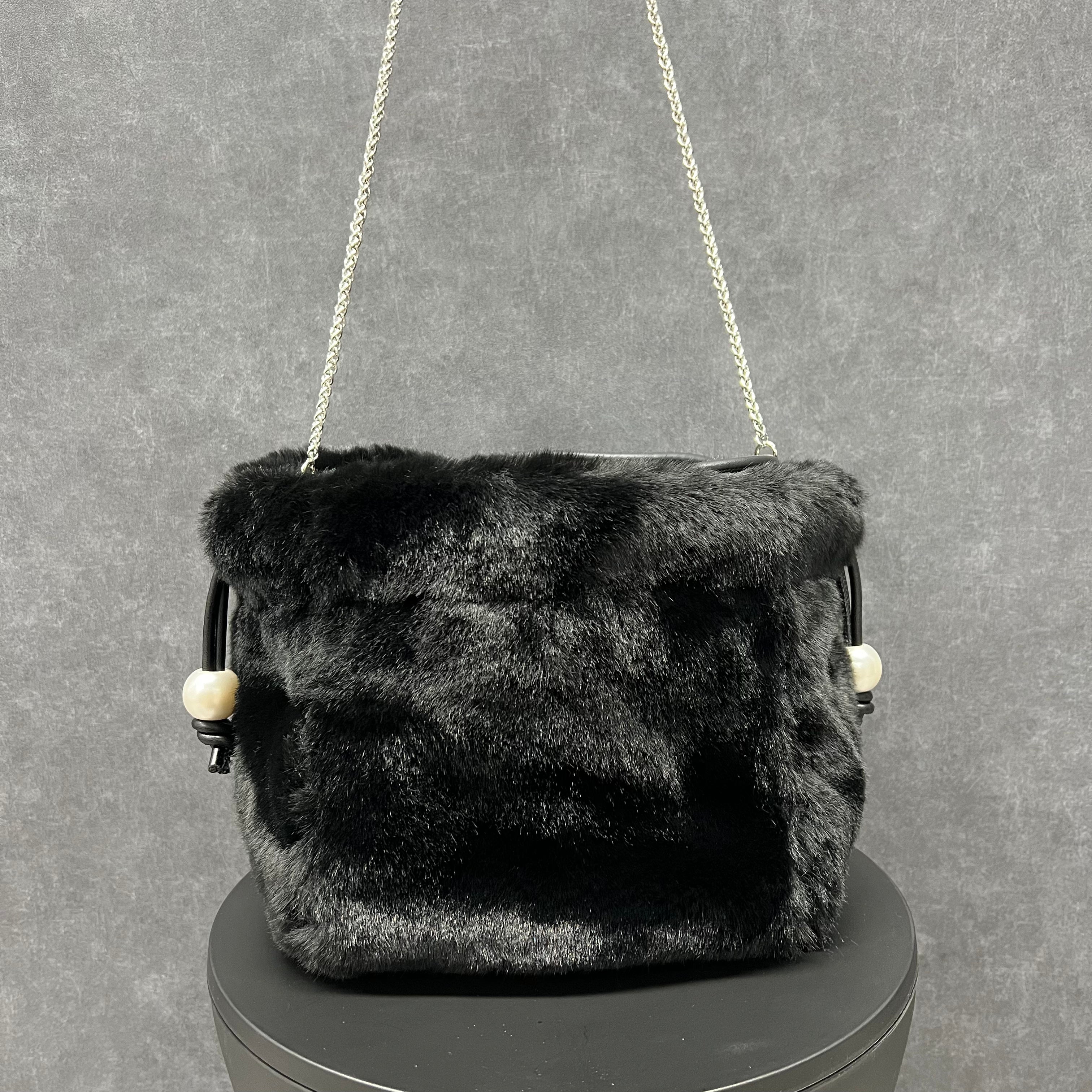 巾着ファー ショルダー ブラック ※10/7迄に順次発送予定