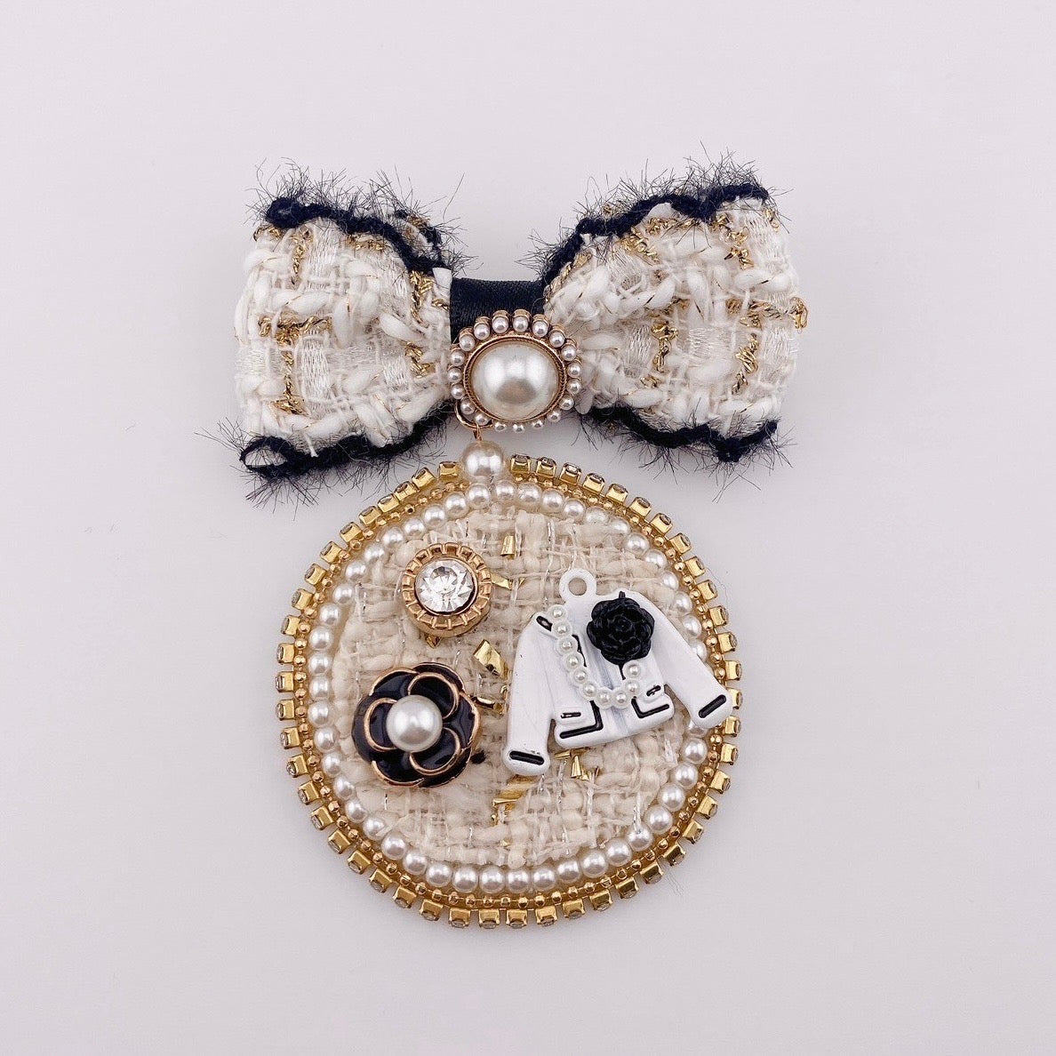 ラウンドブローチ ホワイト※1/14迄に順次発送予定