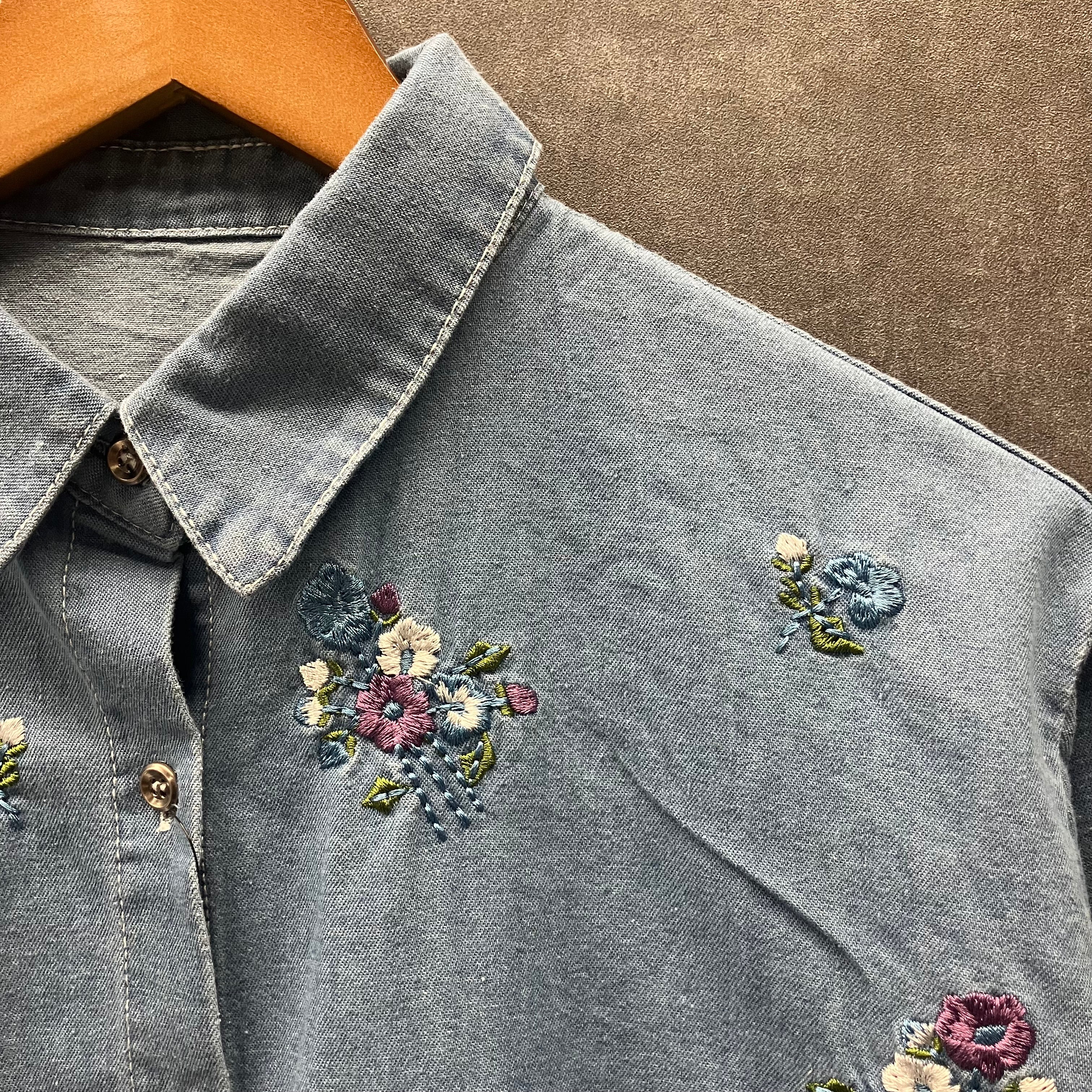 刺繍花柄デニムシャツ① ブルー※3/18迄に順次発送予定