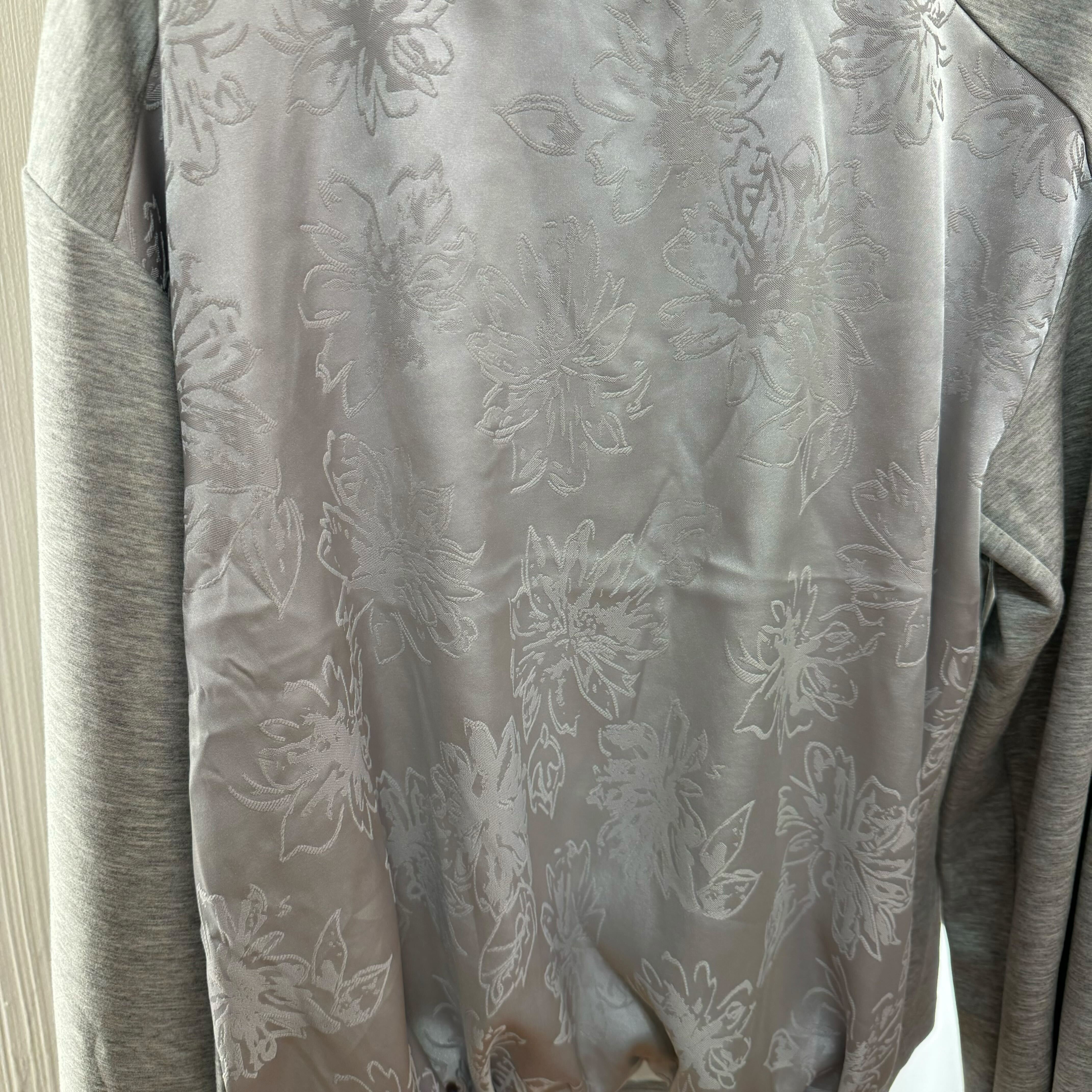 【在庫5点以下】異素材切替フラワージャガードプルオーバー グレー ※4/15迄に順次発送予定