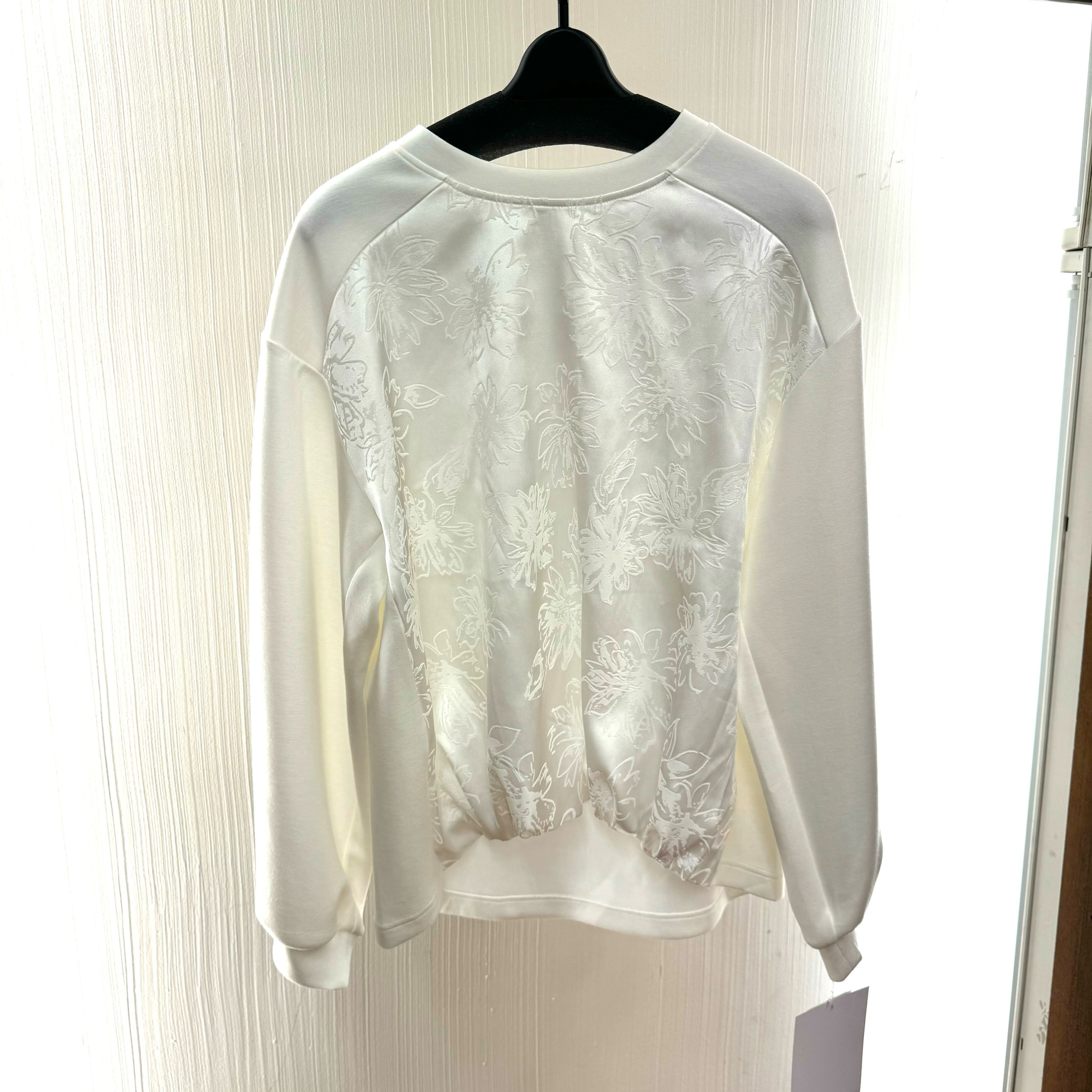 異素材切替フラワージャガードプルオーバー オフホワイト ※2月上旬迄に順次発送予定