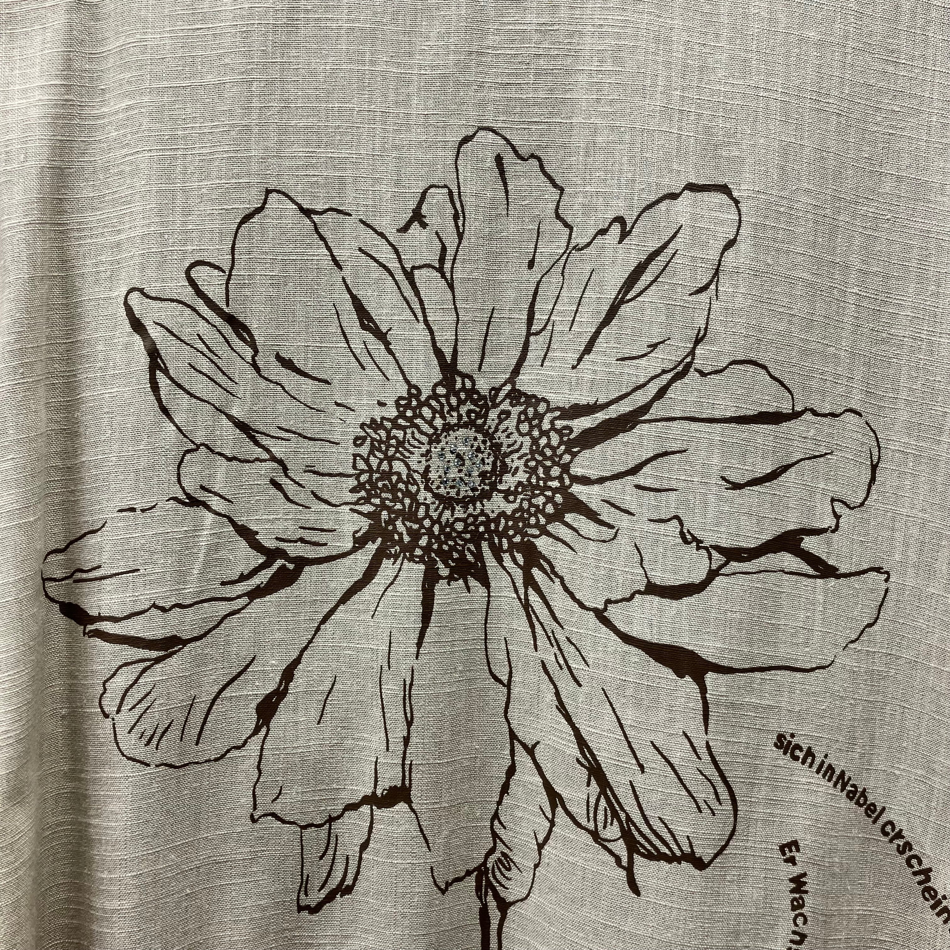 フラワーグラフィックポンチョTシャツ オフホワイト※4/23~29までに順次配送予定