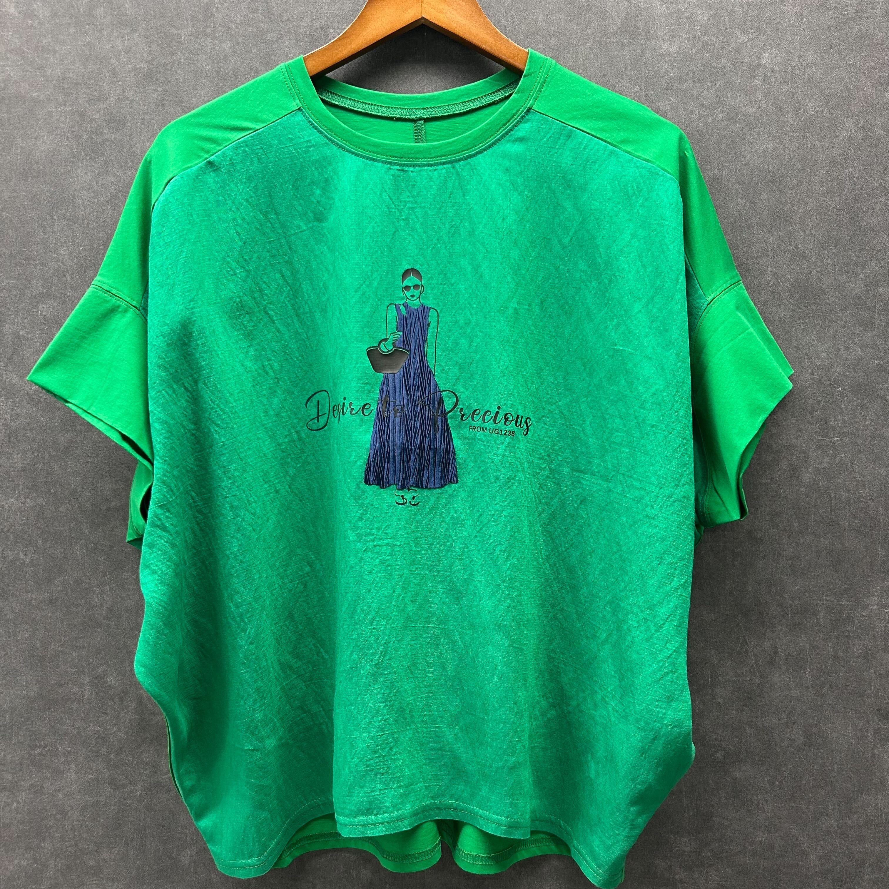 ウーマングラフィックTシャツ グリーン※4/23~29までに順次配送予定