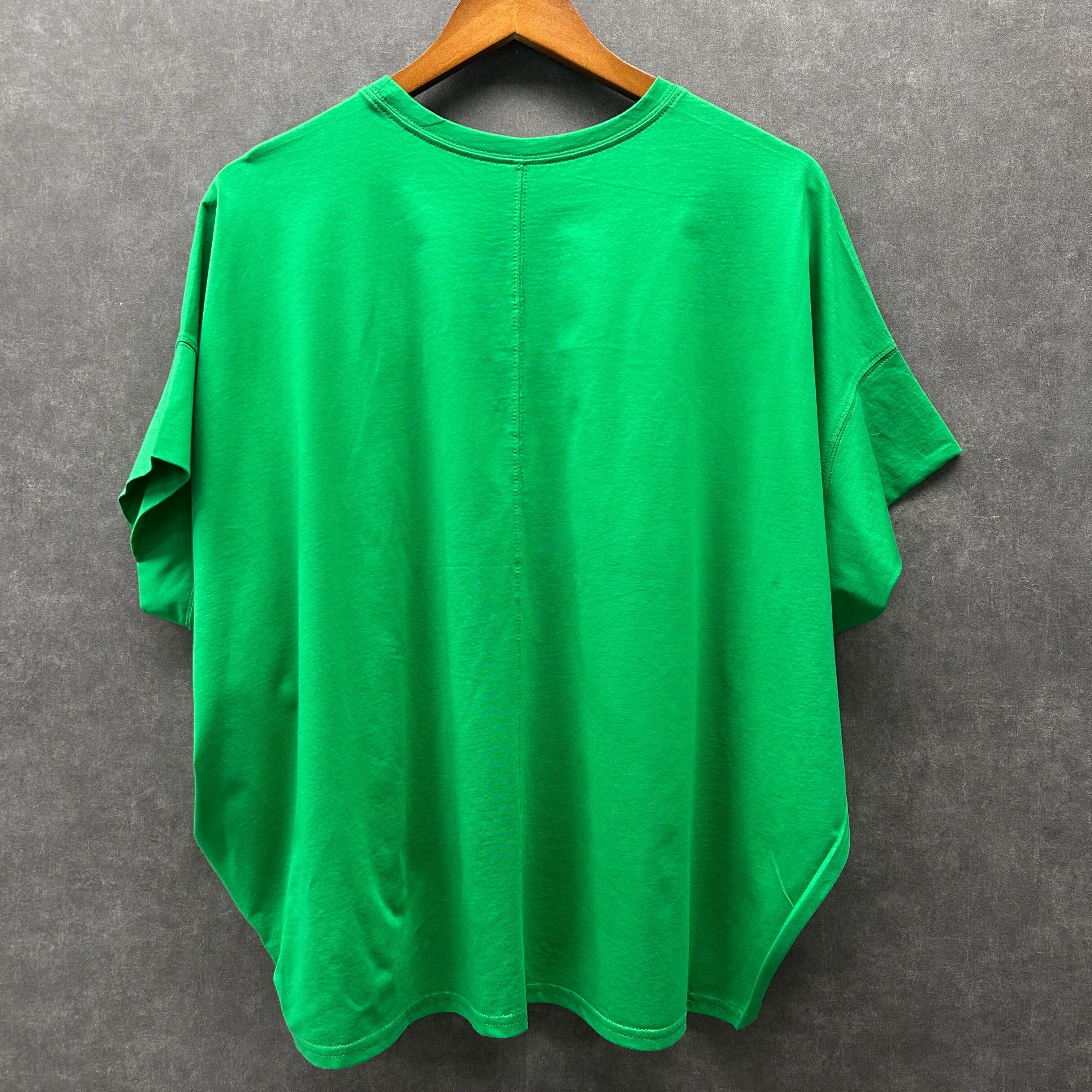 ウーマングラフィックTシャツ グリーン※4/23~29までに順次配送予定