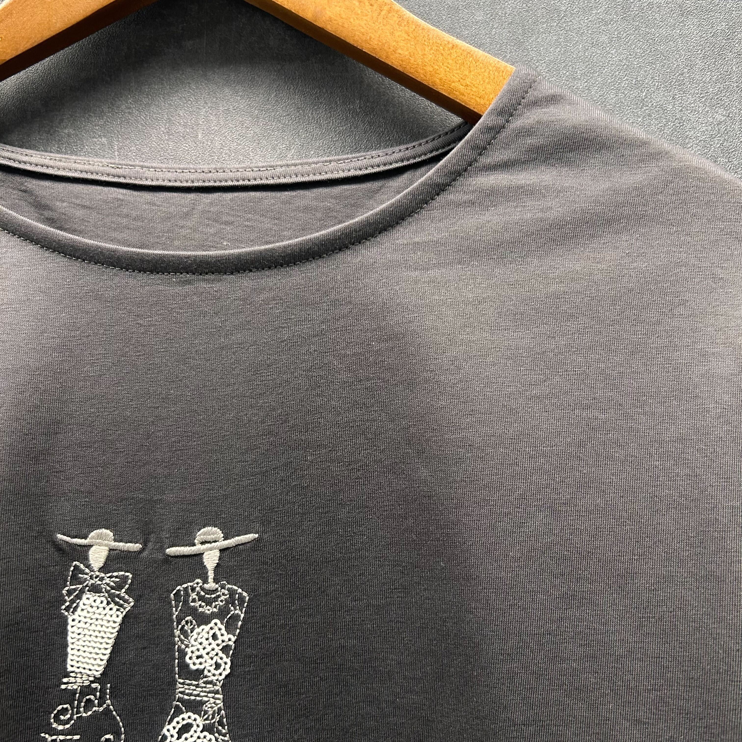ドレスレディー刺繍Tシャツ チャコール ※5/28~6/3迄に順次発送予定