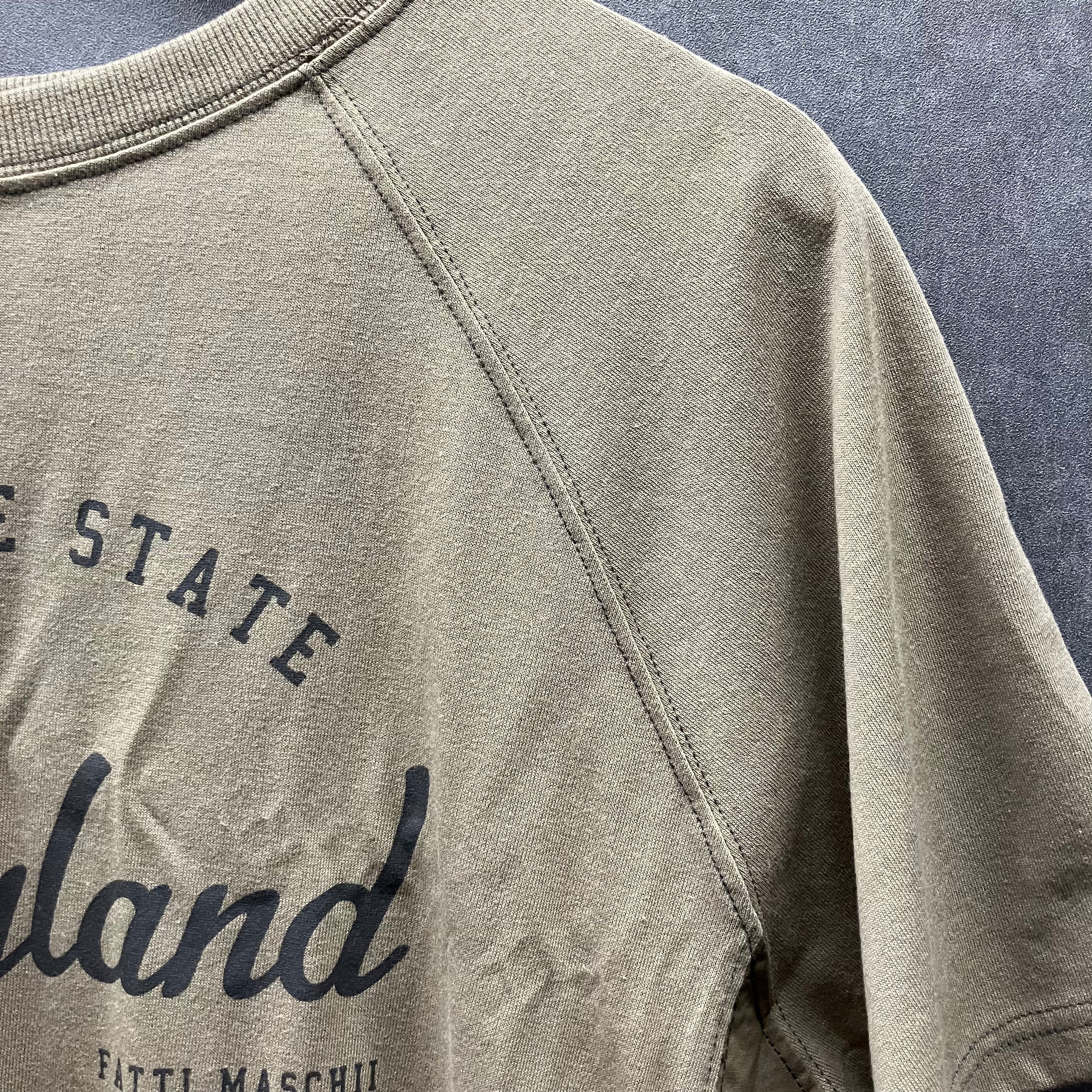 異素材切替ロゴカットソー カーキ※7/16~22迄に順次発送予定