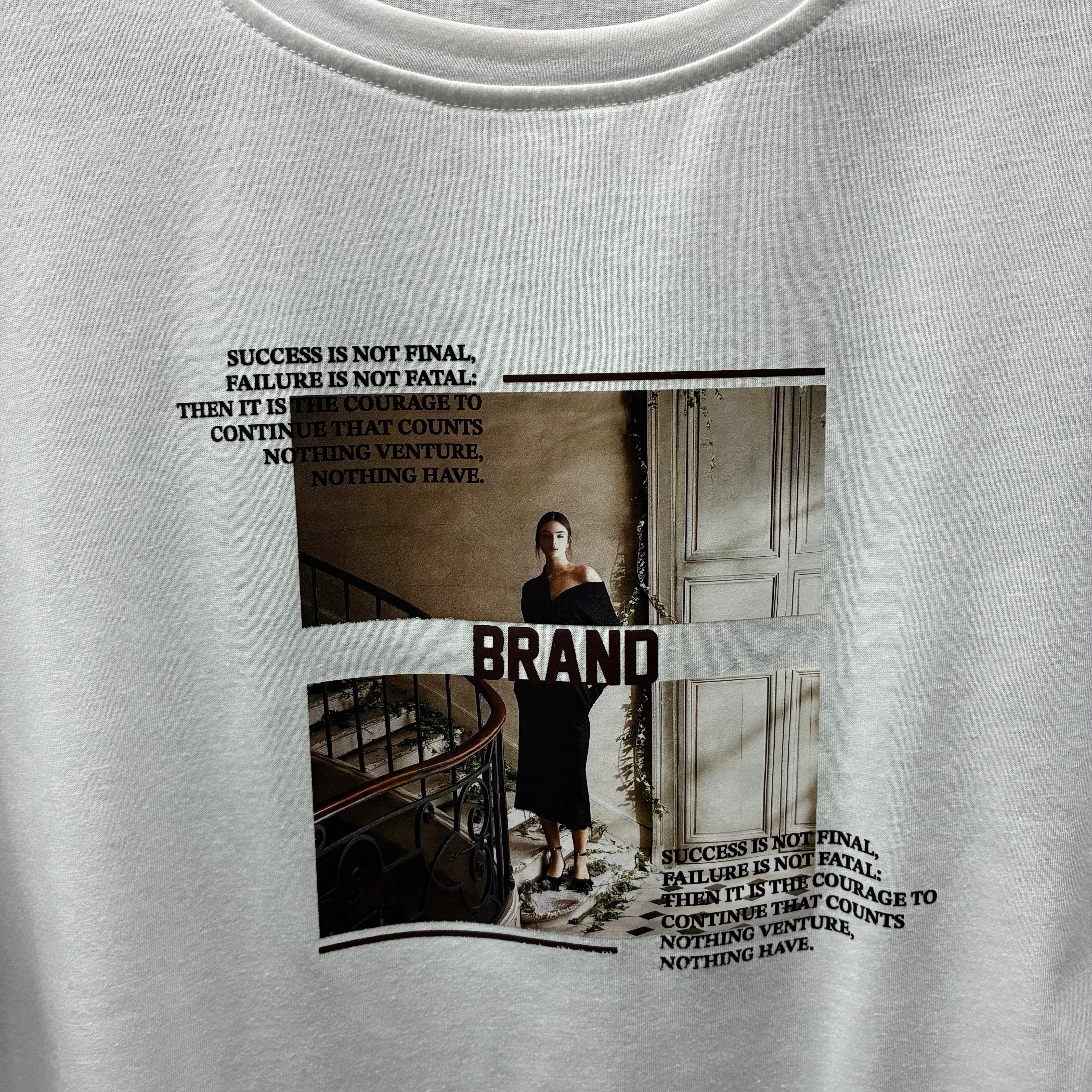 フォトプリントTシャツBRAND オフホワイト※7/16~22迄に順次発送予定