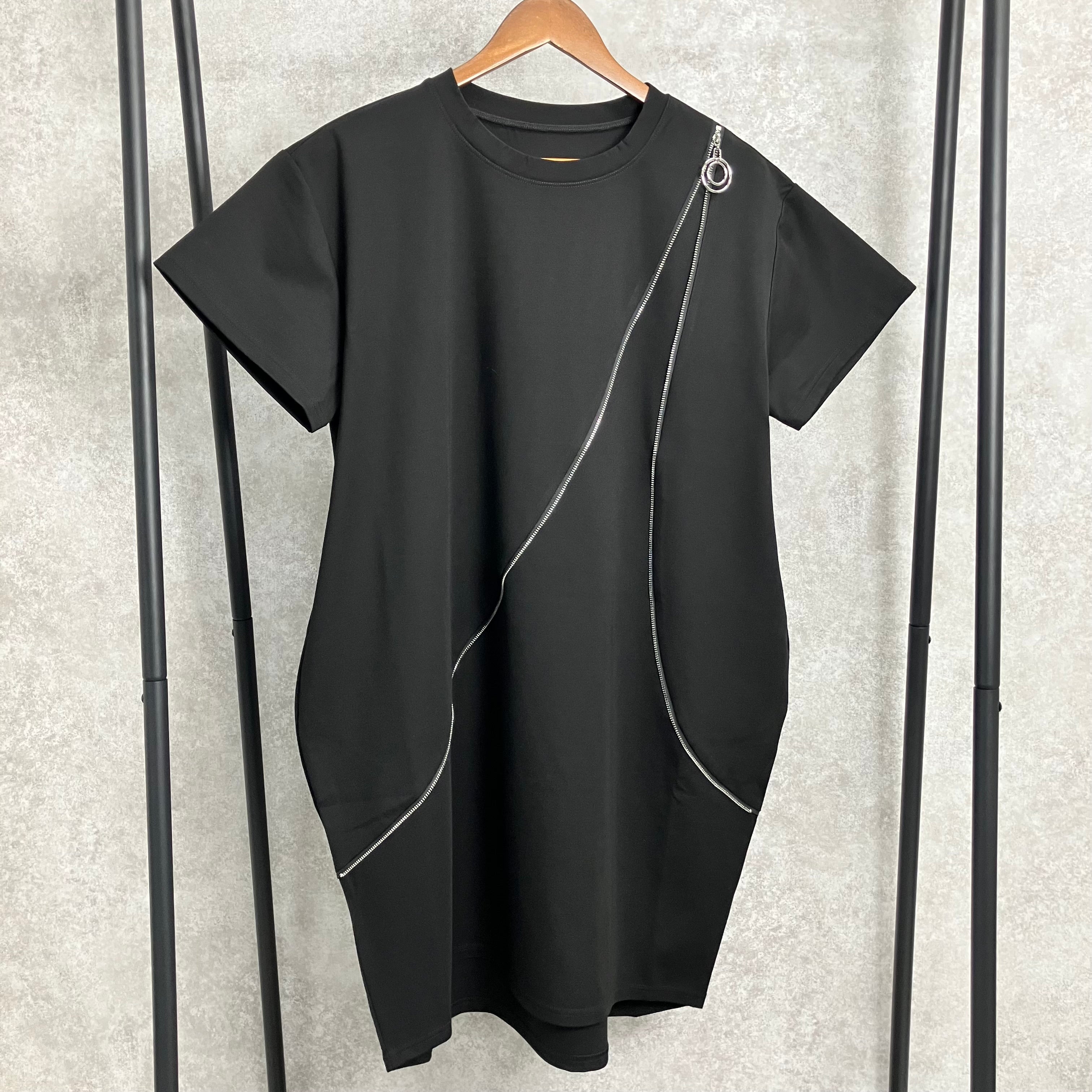 ファスナー付きワンピース ブラック※5/21~27迄に順次発送予定