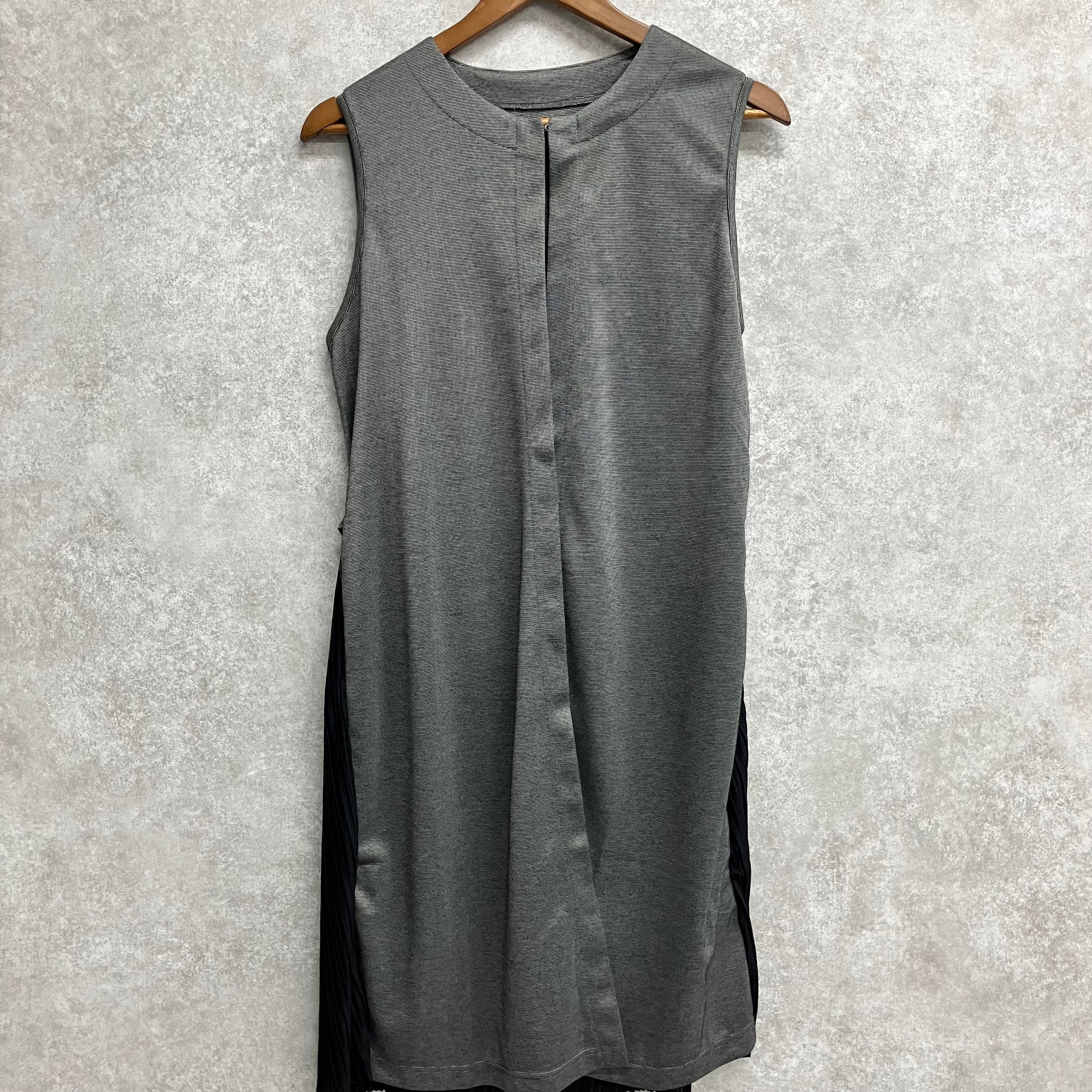 バックプリーツロングベスト チャコール※5/21~27迄に順次発送予定