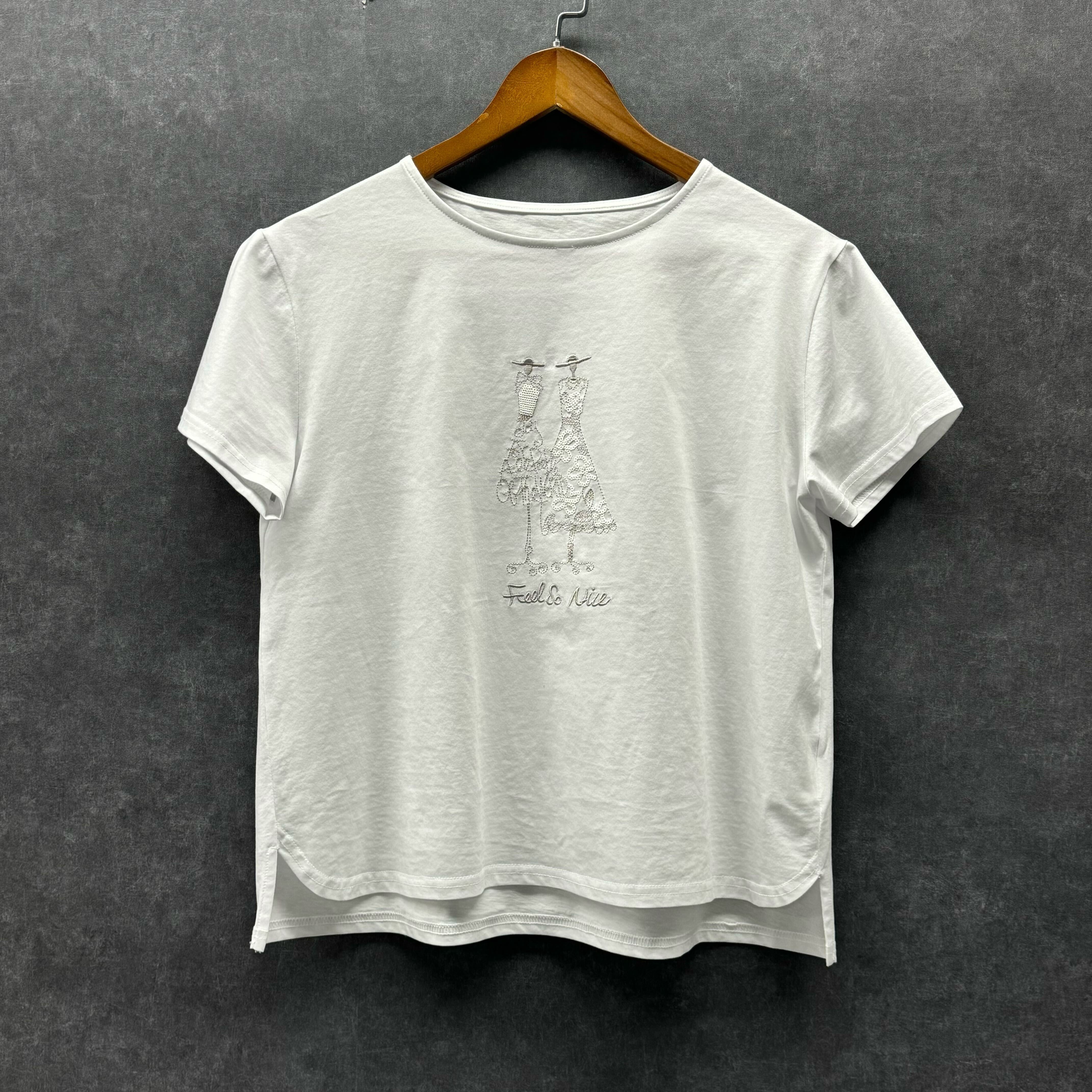 ドレスレディー刺繍Tシャツ オフホワイト ※5/28~6/3迄に順次発送予定