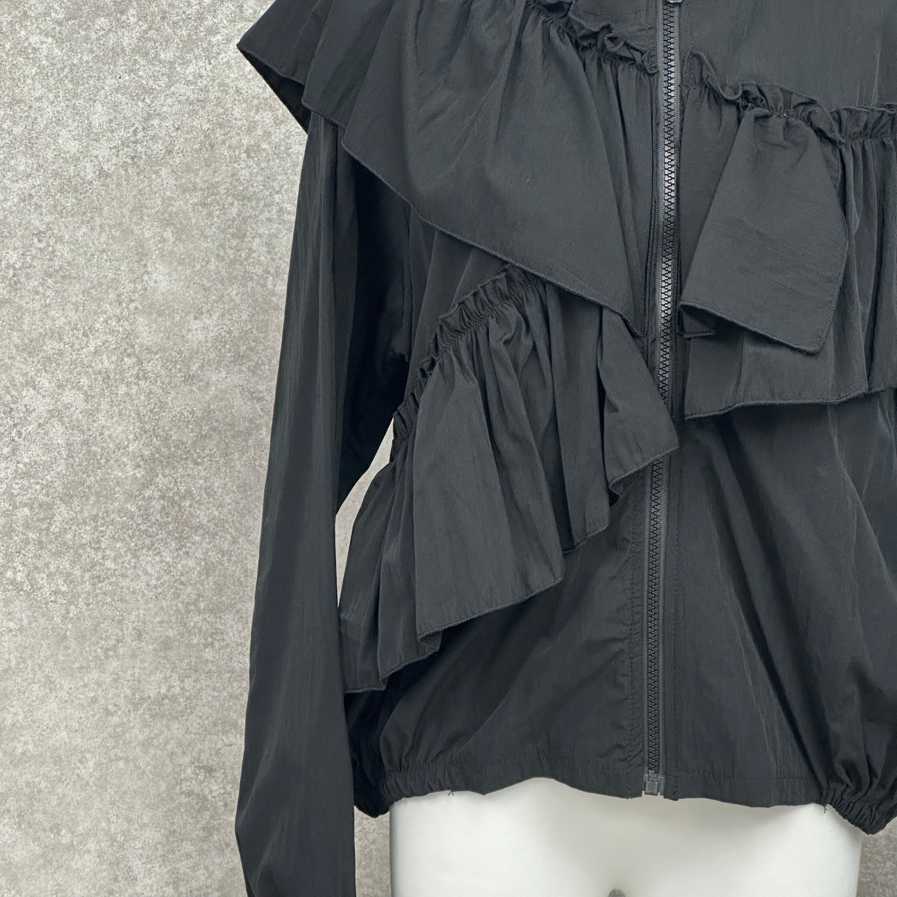 アシンメトリーフリルブルゾン ブラック※4/1迄に順次発送予定