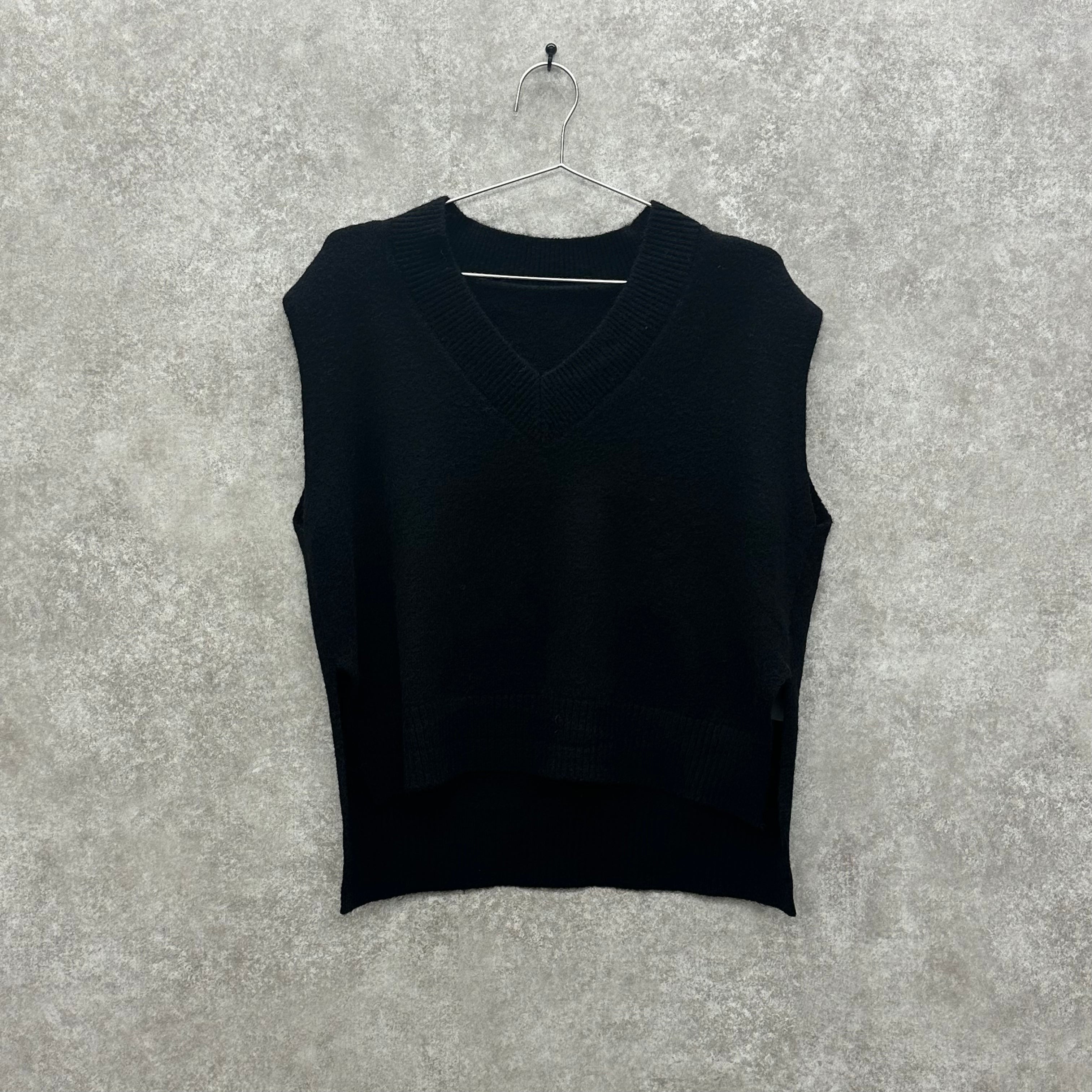 Vネックニットベスト ブラック ※1/27迄に順次発送予定