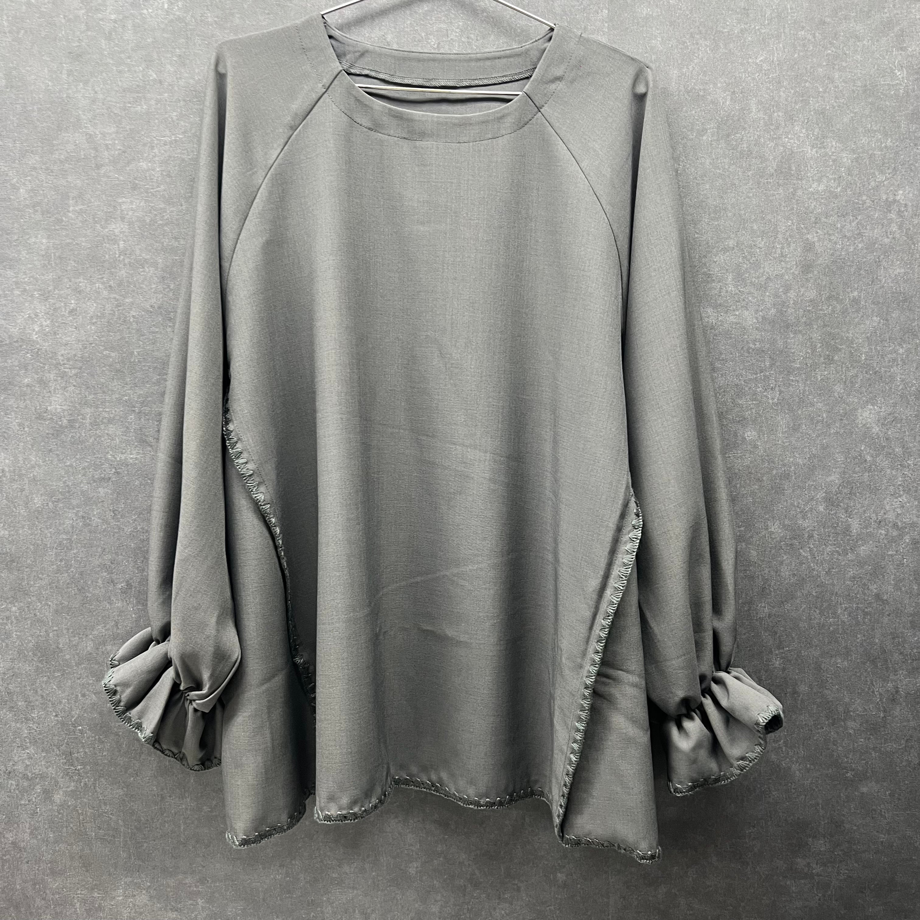 【在庫5点以下】袖絞りステッチ入トップスグレー ※4/15迄に順次発送予定