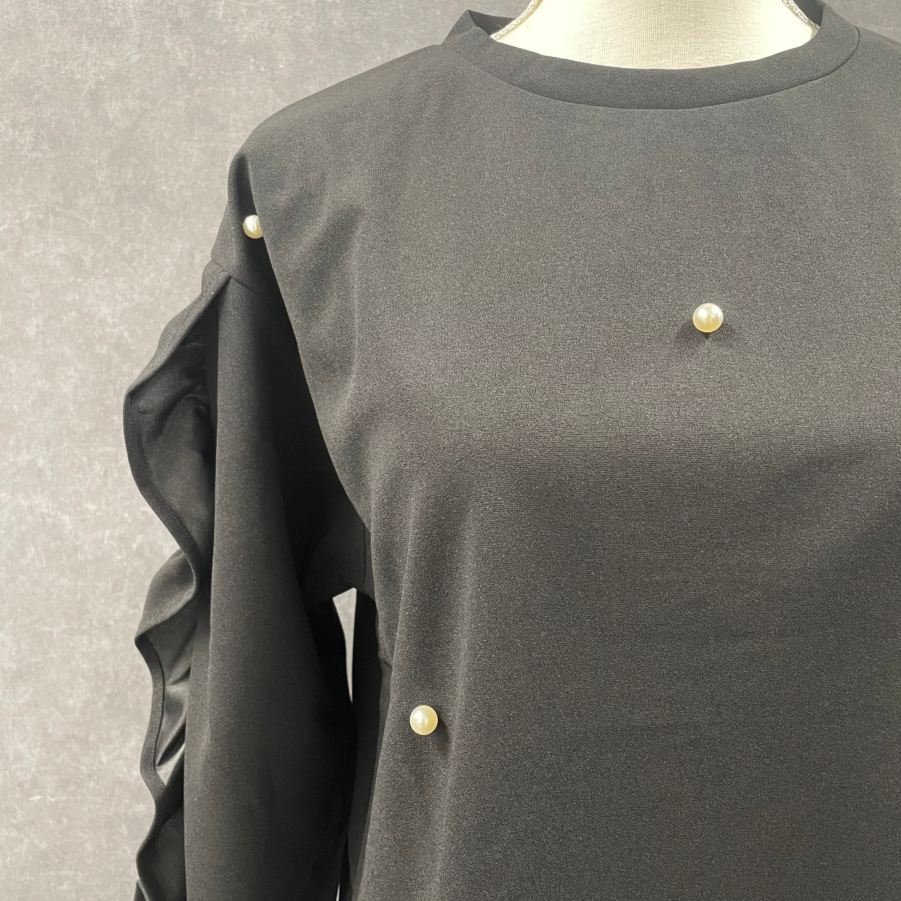 袖フリルビジュトレーナー ブラック ※10/21迄に順次発送予定