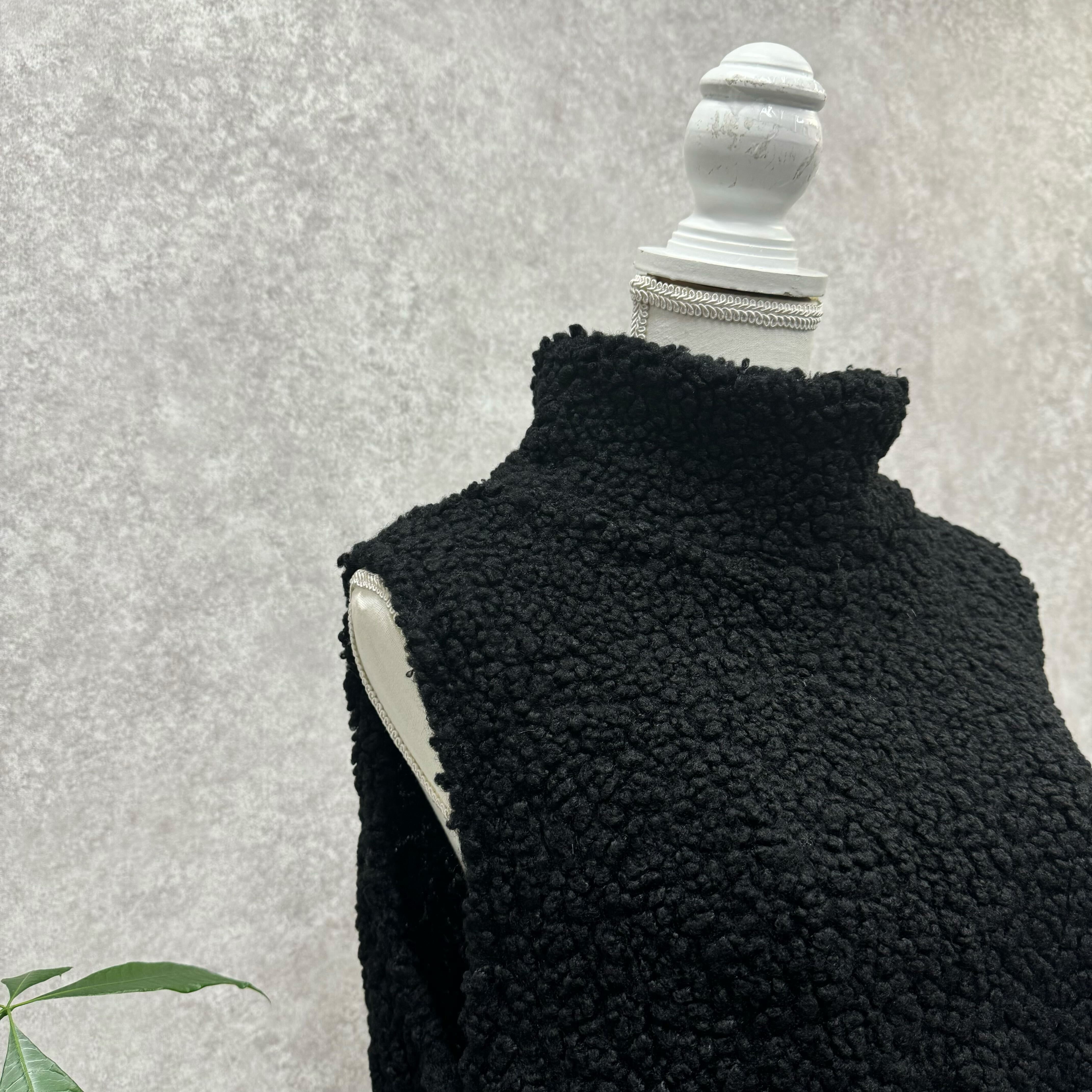 アルファベットラインボアベスト ブラック ※10/21迄に順次発送予定