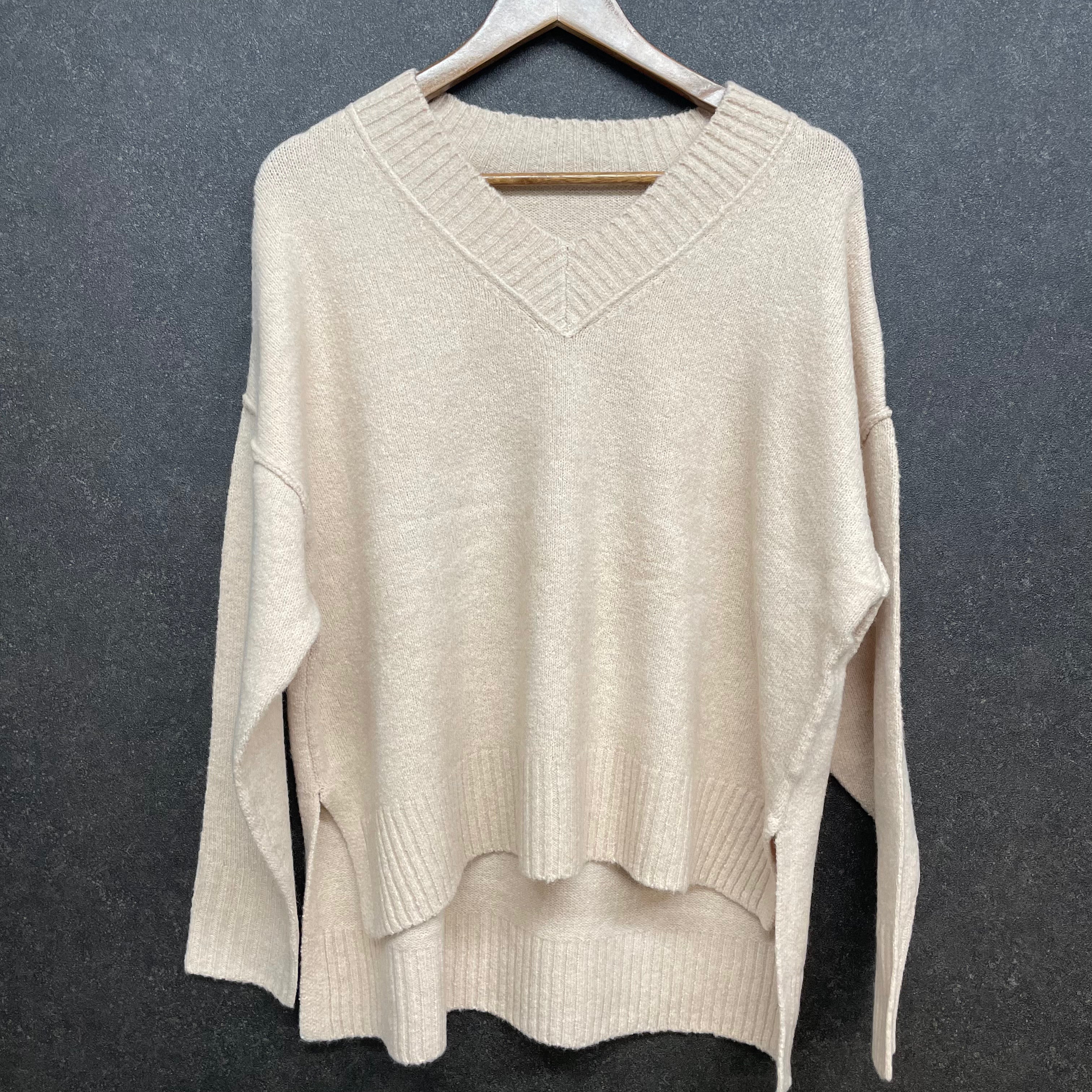 Vネックニット アイボリー ※1/20迄に順次発送予定