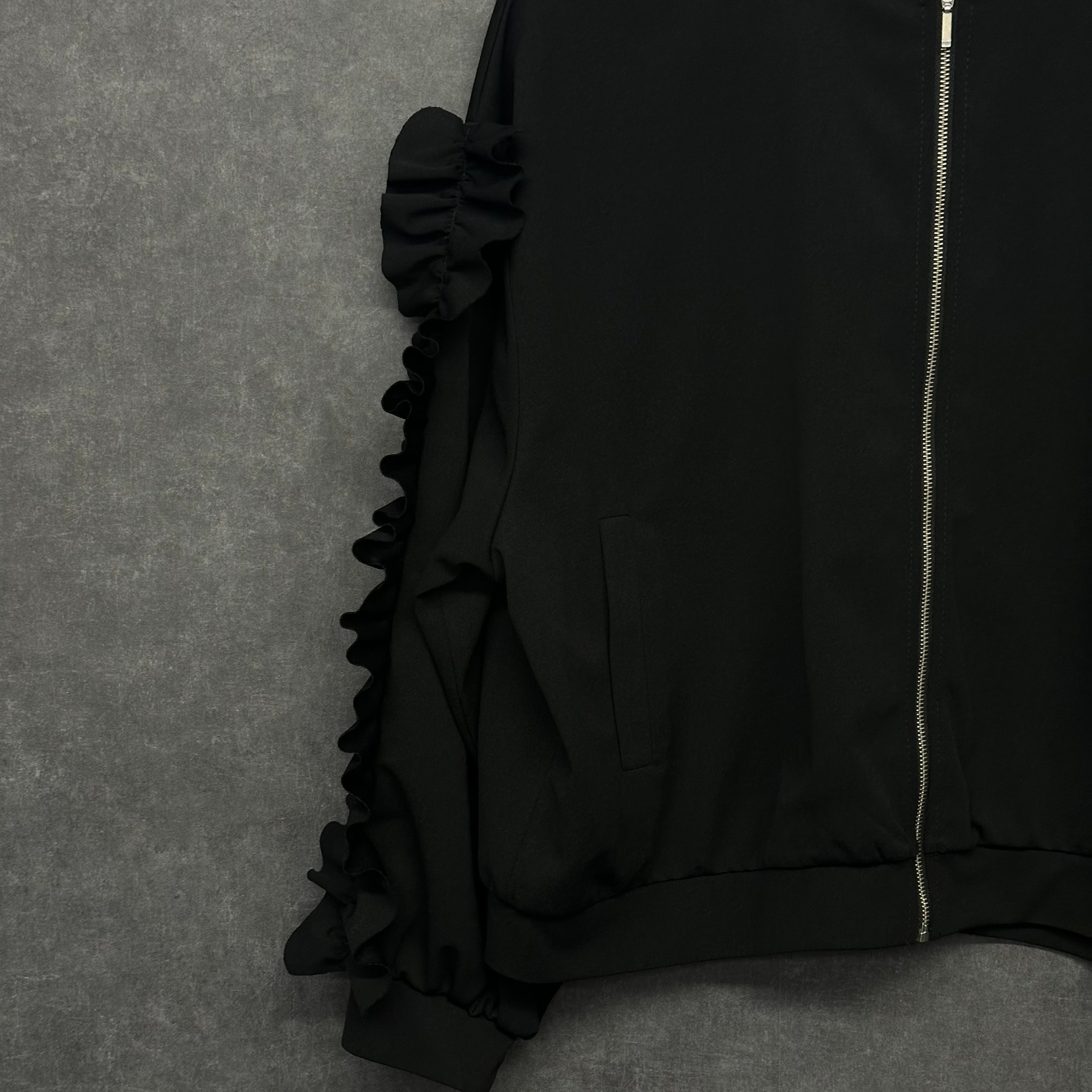 袖フリル ブルゾン ブラック ※11/5迄に順次発送予定