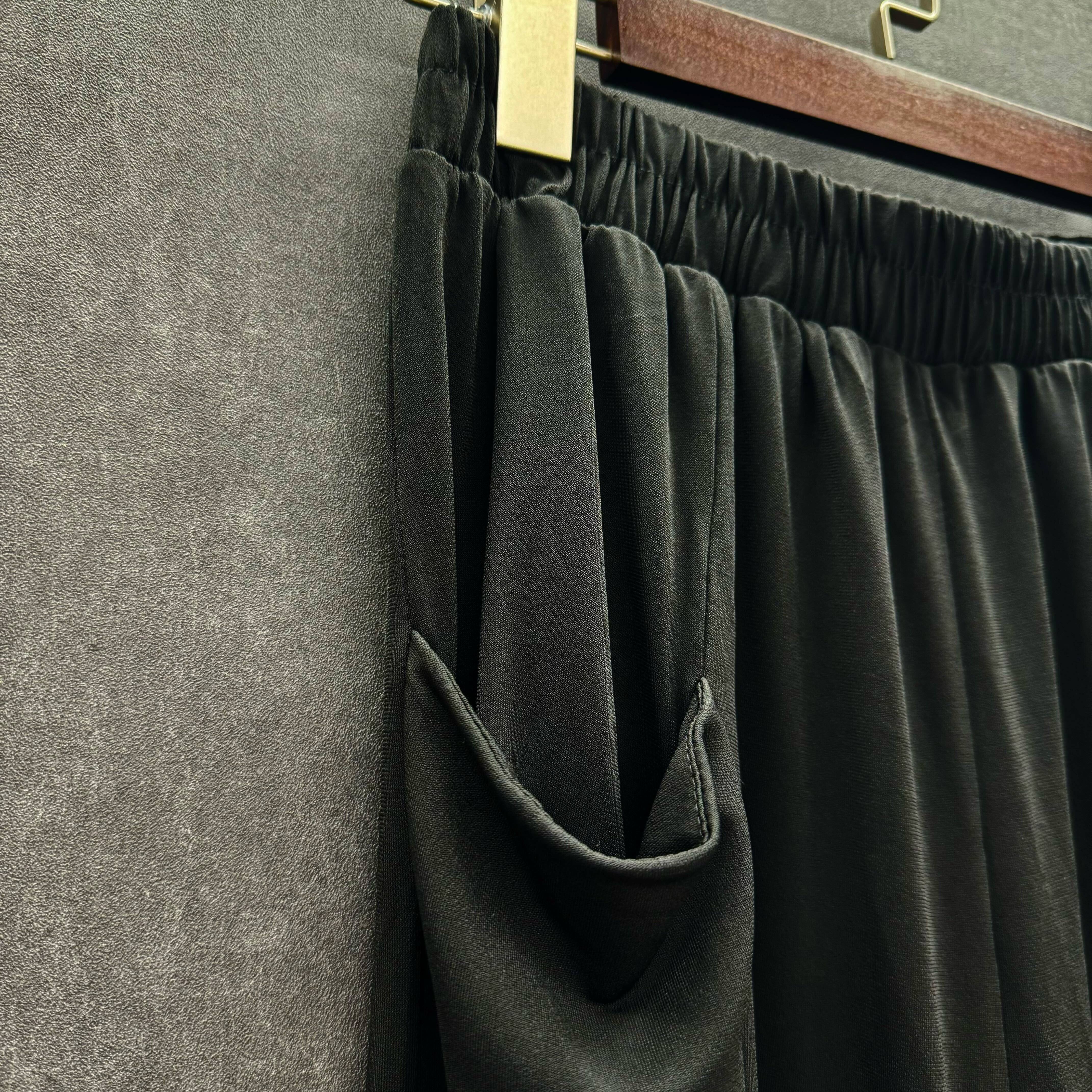 【在庫5点以下】ポケットデザインリラックスパンツ ブラック※4/15迄に順次発送予定