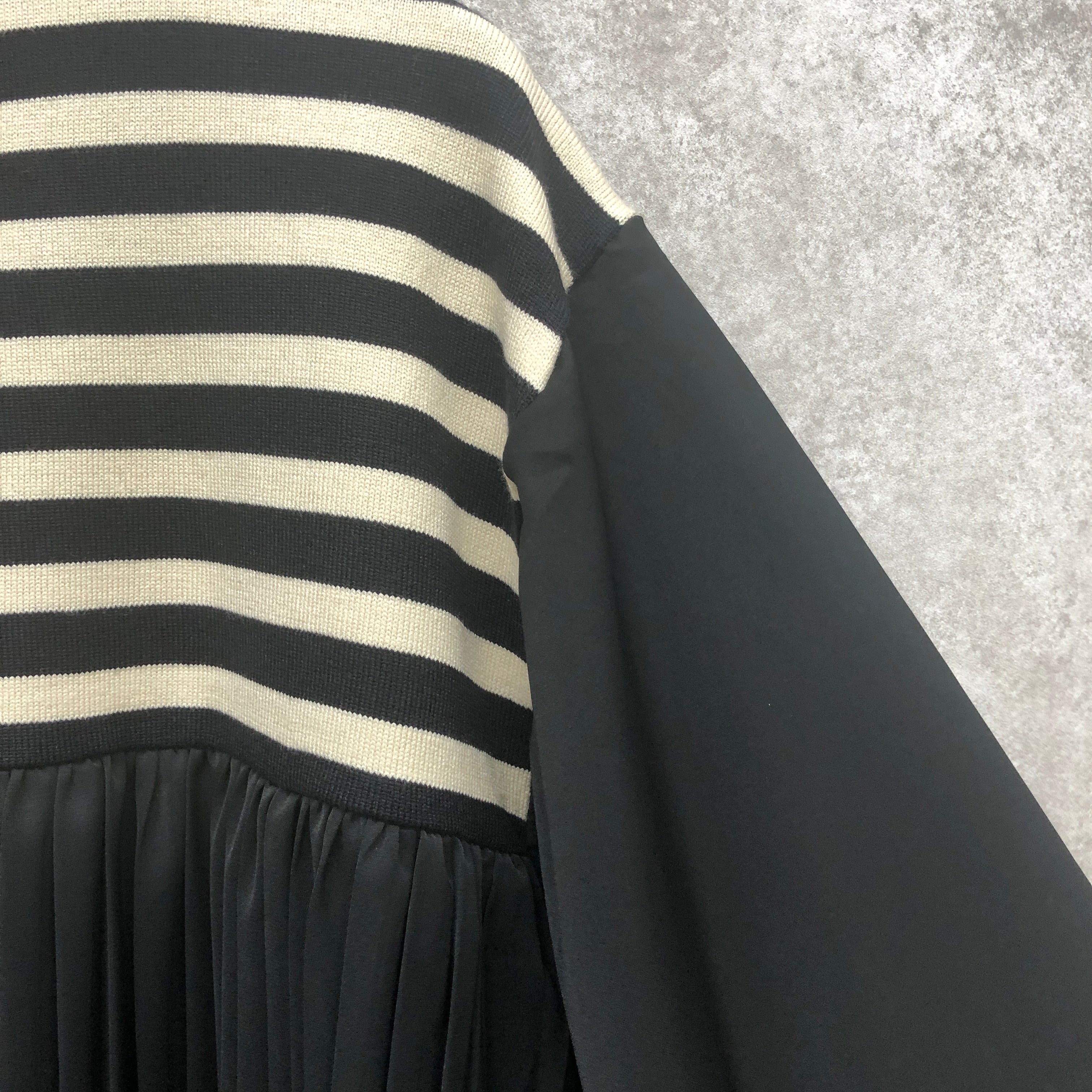 プリーツ切替ボーダーニットプルオーバー ブラック ※10/15迄に順次発送予定