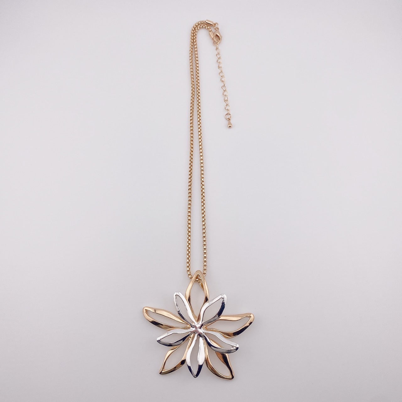 配色フラワーデザインネックレス ※12/16迄に順次発送予定