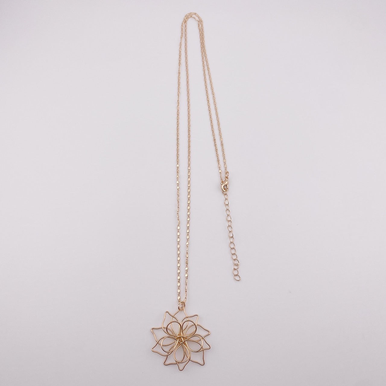 【在庫5点以下】花びらデザインロングネックレス ゴールド ※4/15迄に順次発送予定