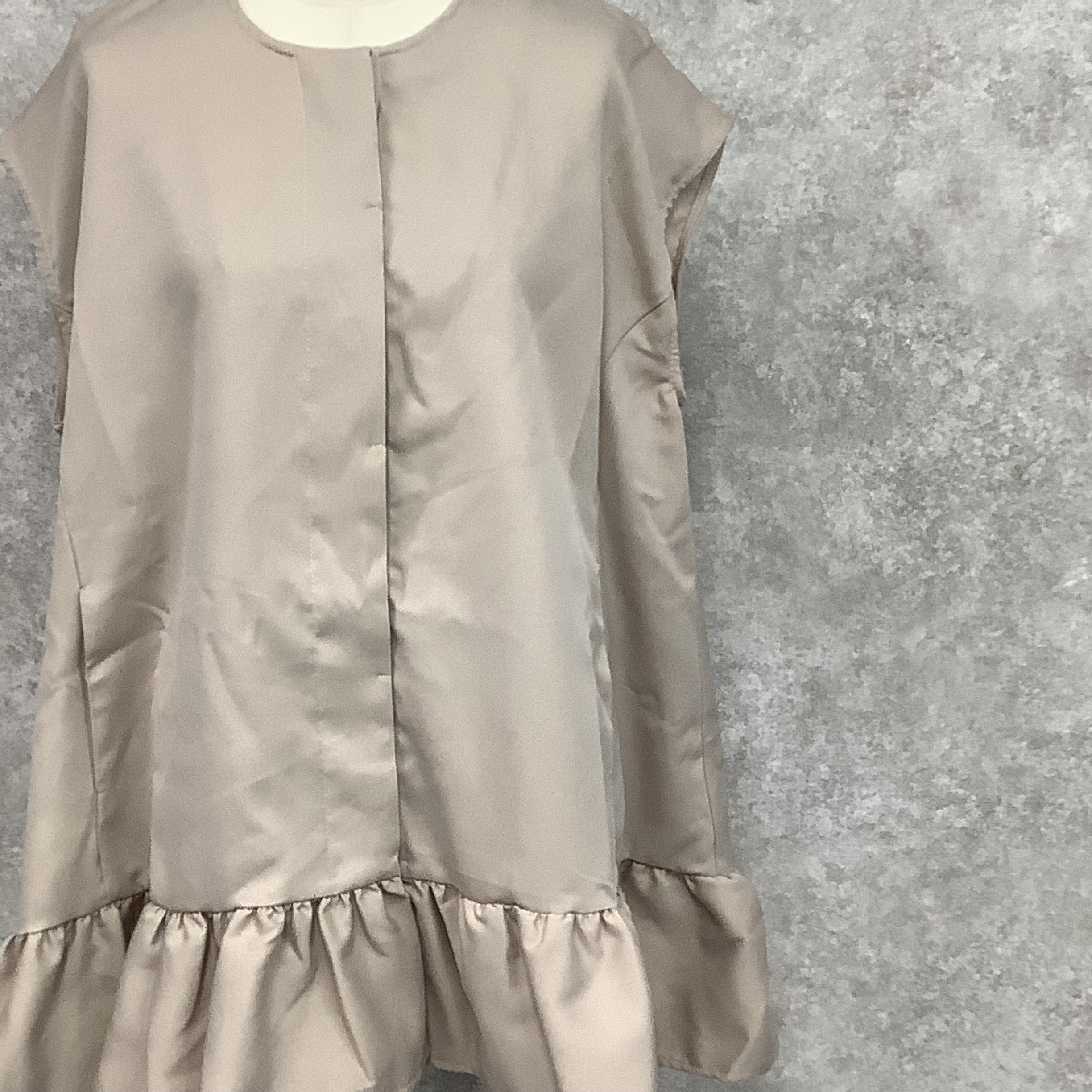 ダブルクロス裾フリルベスト　グレージュ　※4/15迄に順次発送予定