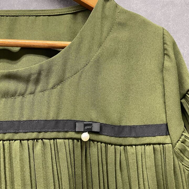 切り替えプリーツブラウス カーキ ※4/8迄に順次発送予定