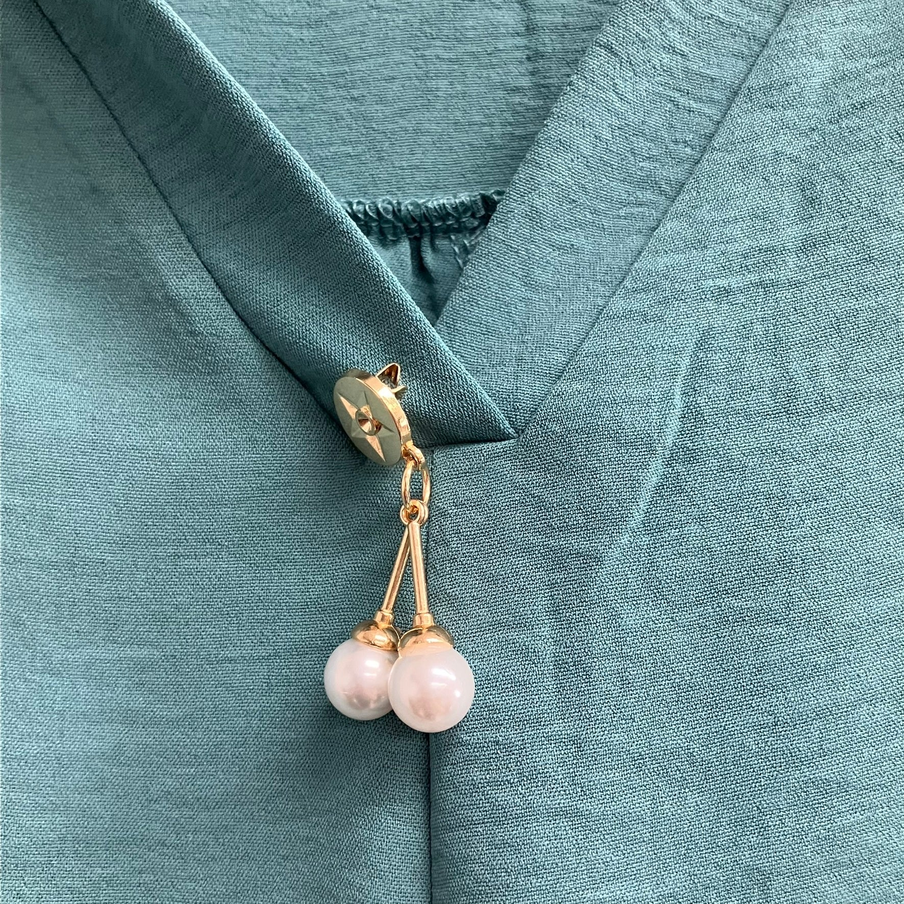 チャーム付スキッパーシャツブラウス　ブルーグレー※7/9～7/15迄に順次発送予定