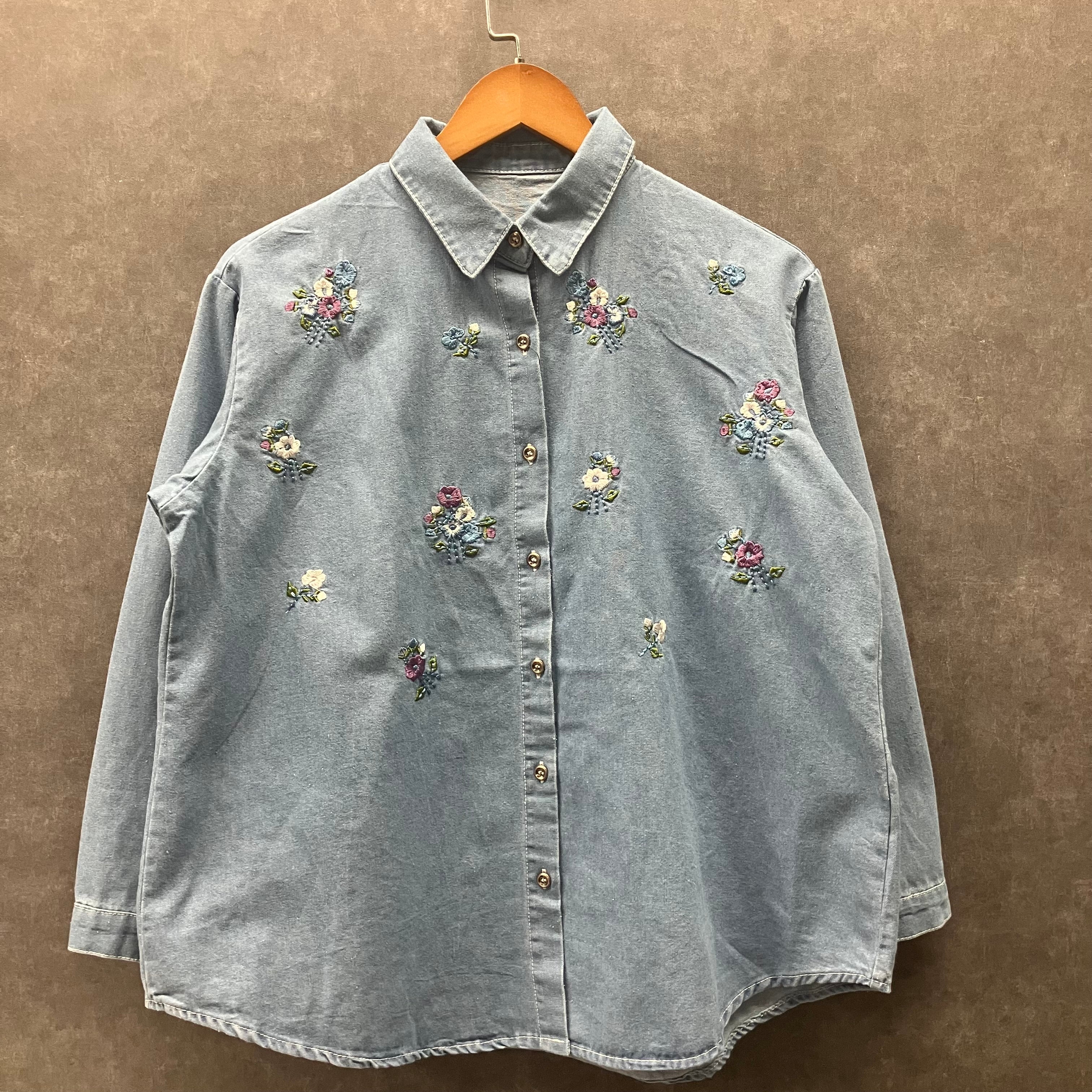 刺繍花柄デニムシャツ①　ブルー※3/18迄に順次発送予定