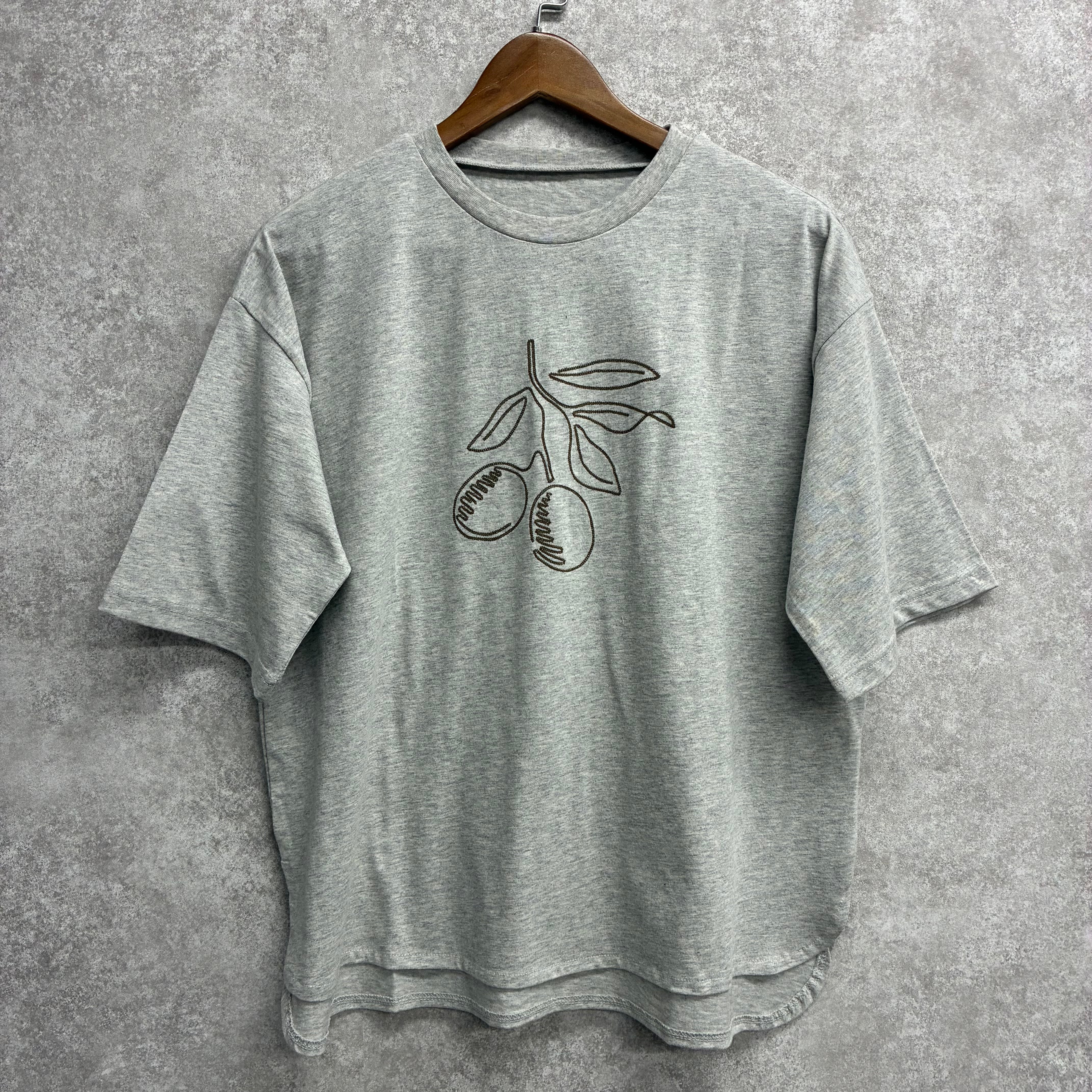 刺繍線画オリーブTシャツ オートミール※7/30～8/5迄に順次発送予定