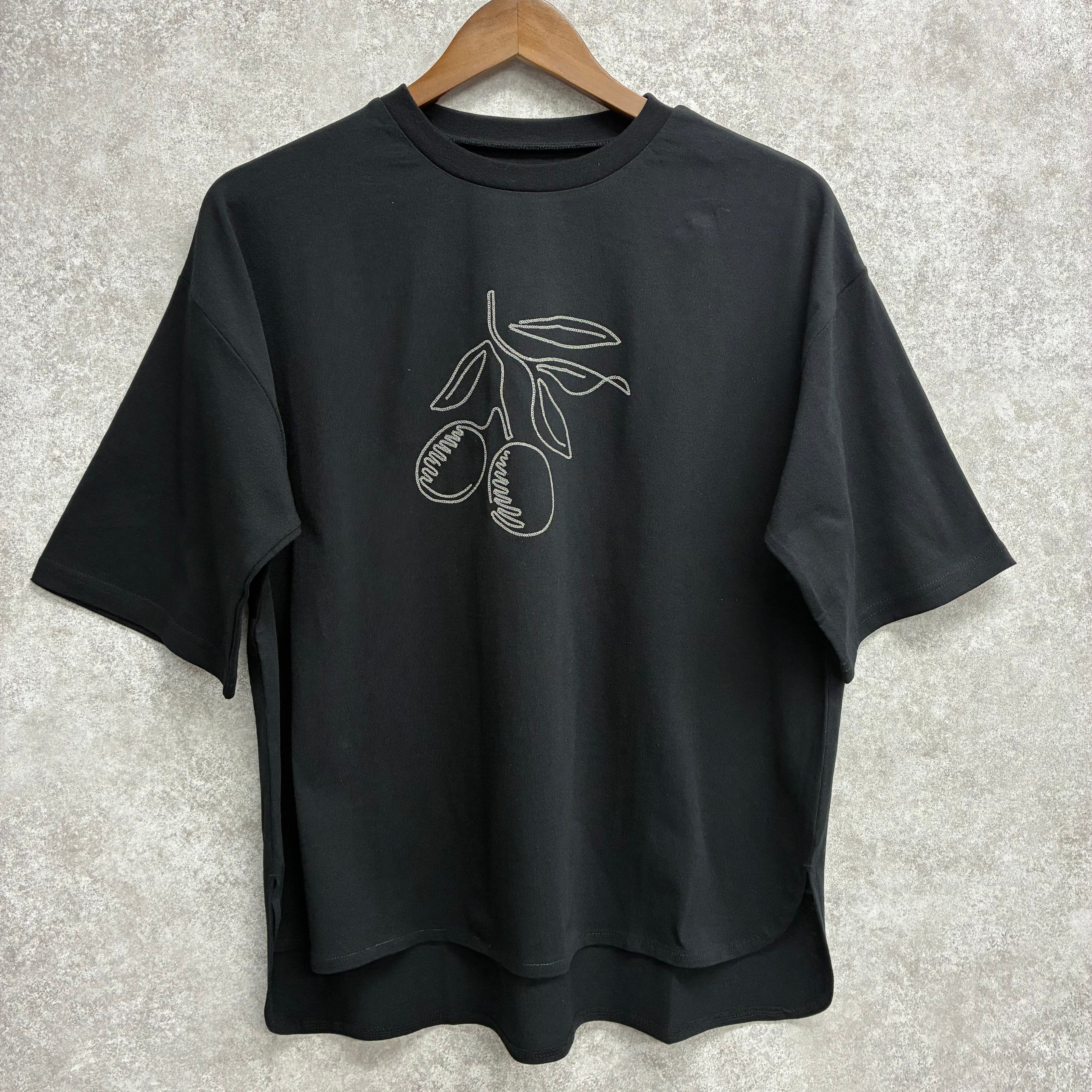 刺繍線画オリーブTシャツ ブラック※7/30～8/5迄に順次発送予定
