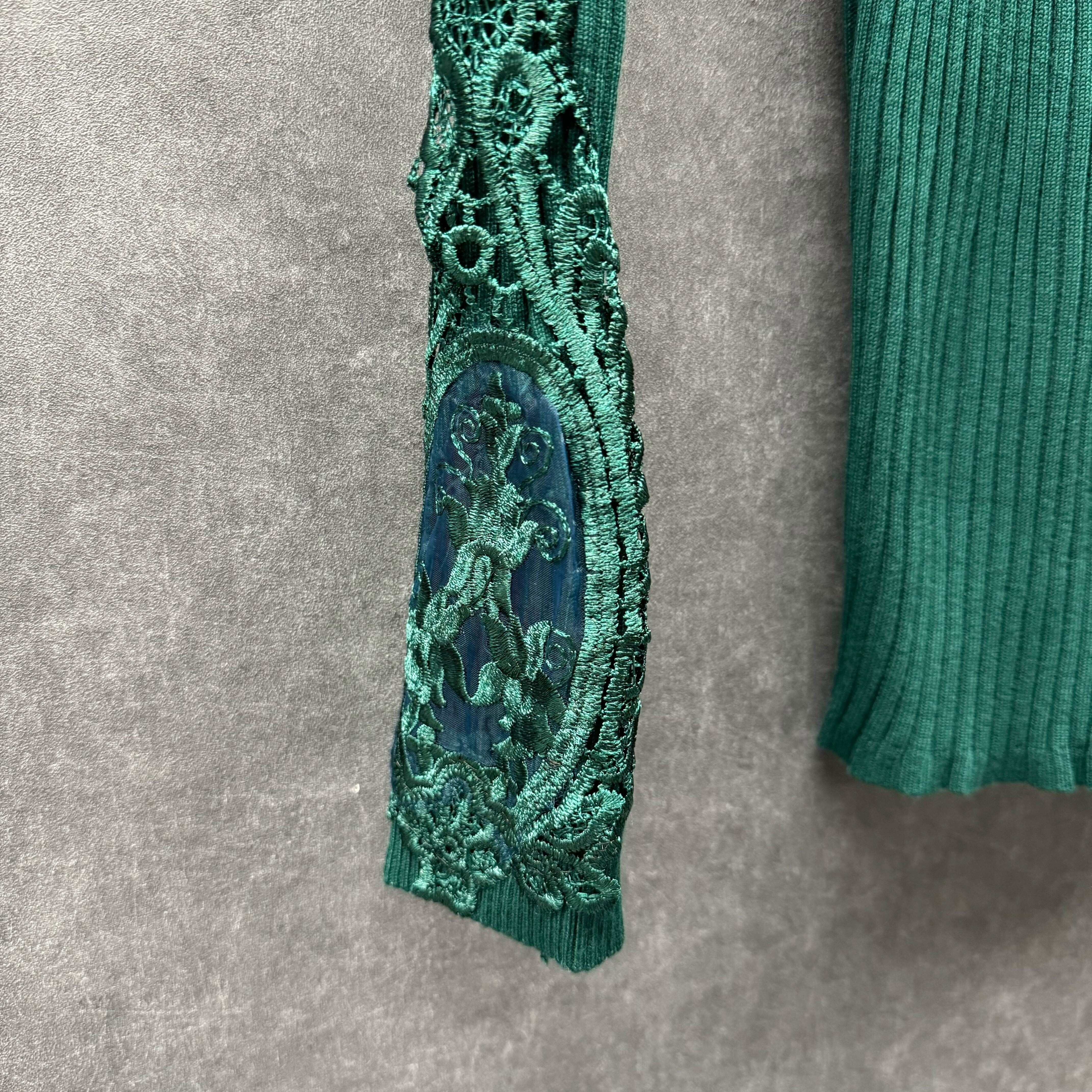 刺繍レース袖のリブタートルニット グリーン※12/9迄に順次発送予定