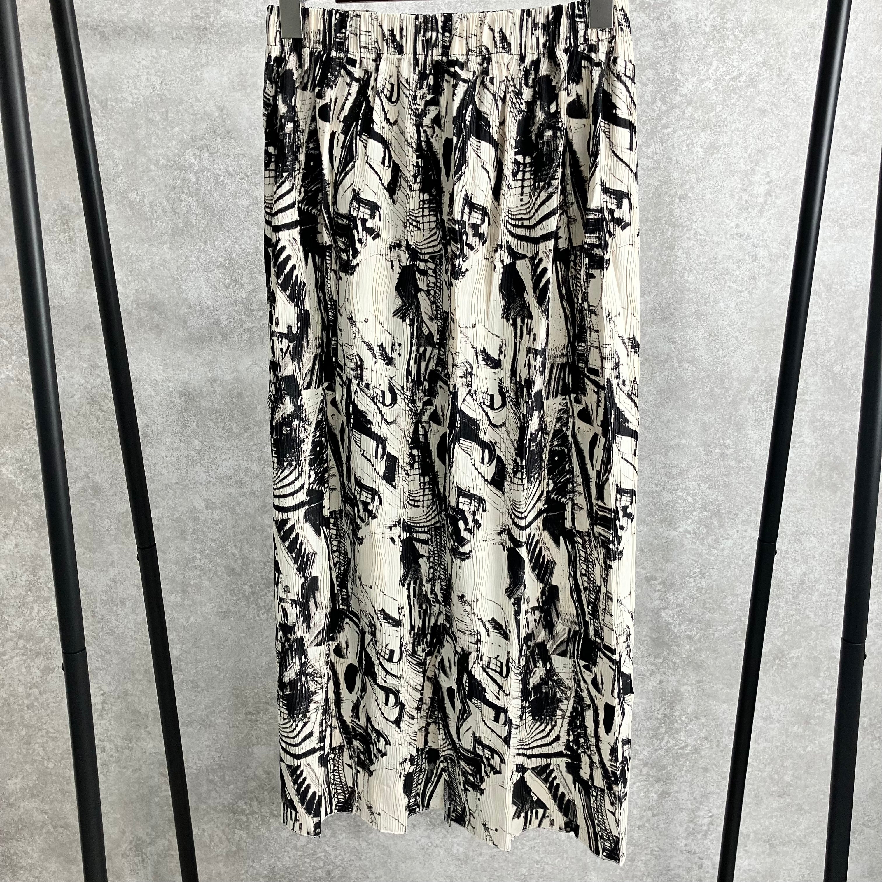 くしゅくしゅタイトスカート　ブラック※4/30～5/6までに順次配送予定