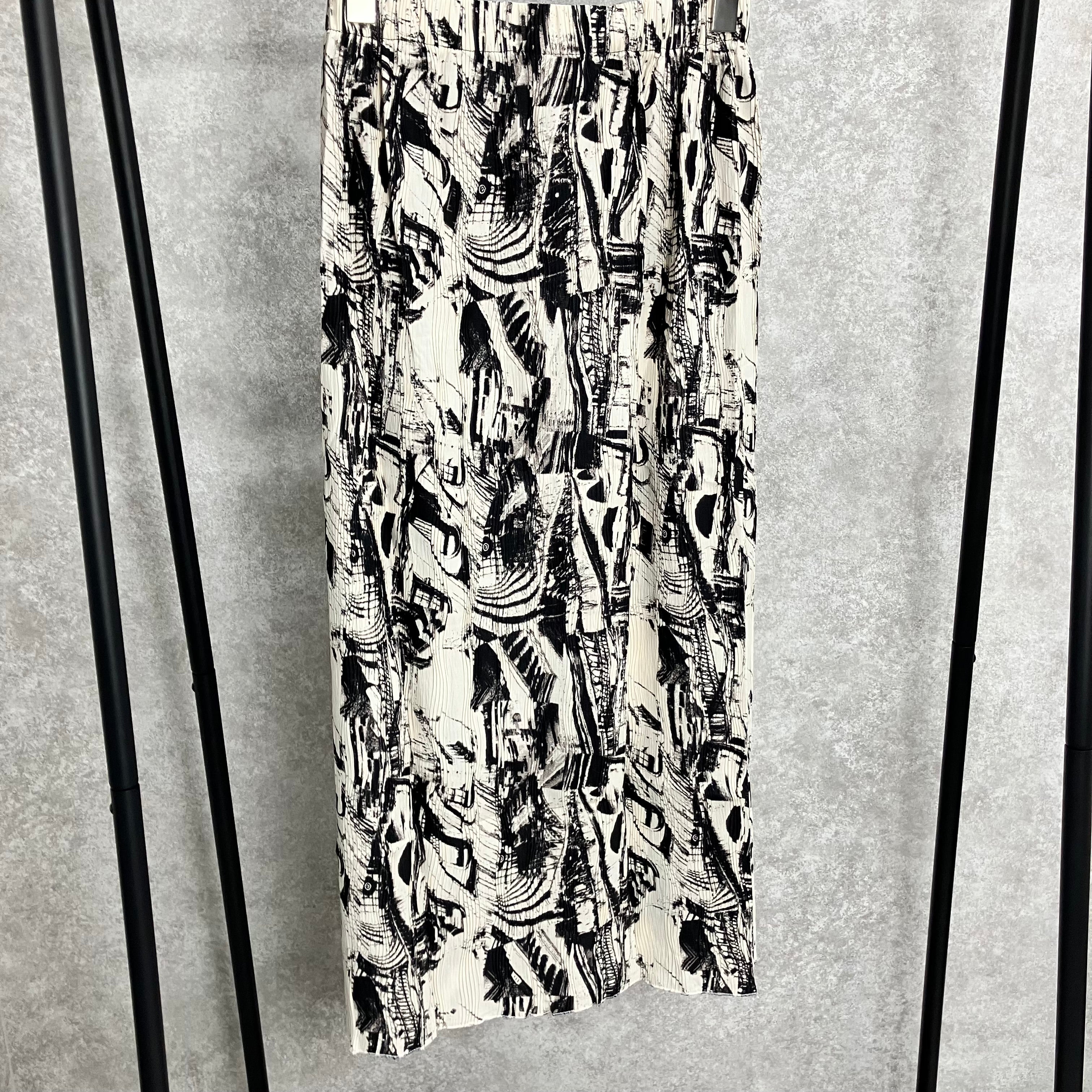 くしゅくしゅタイトスカート　ブラック※4/30～5/6までに順次配送予定