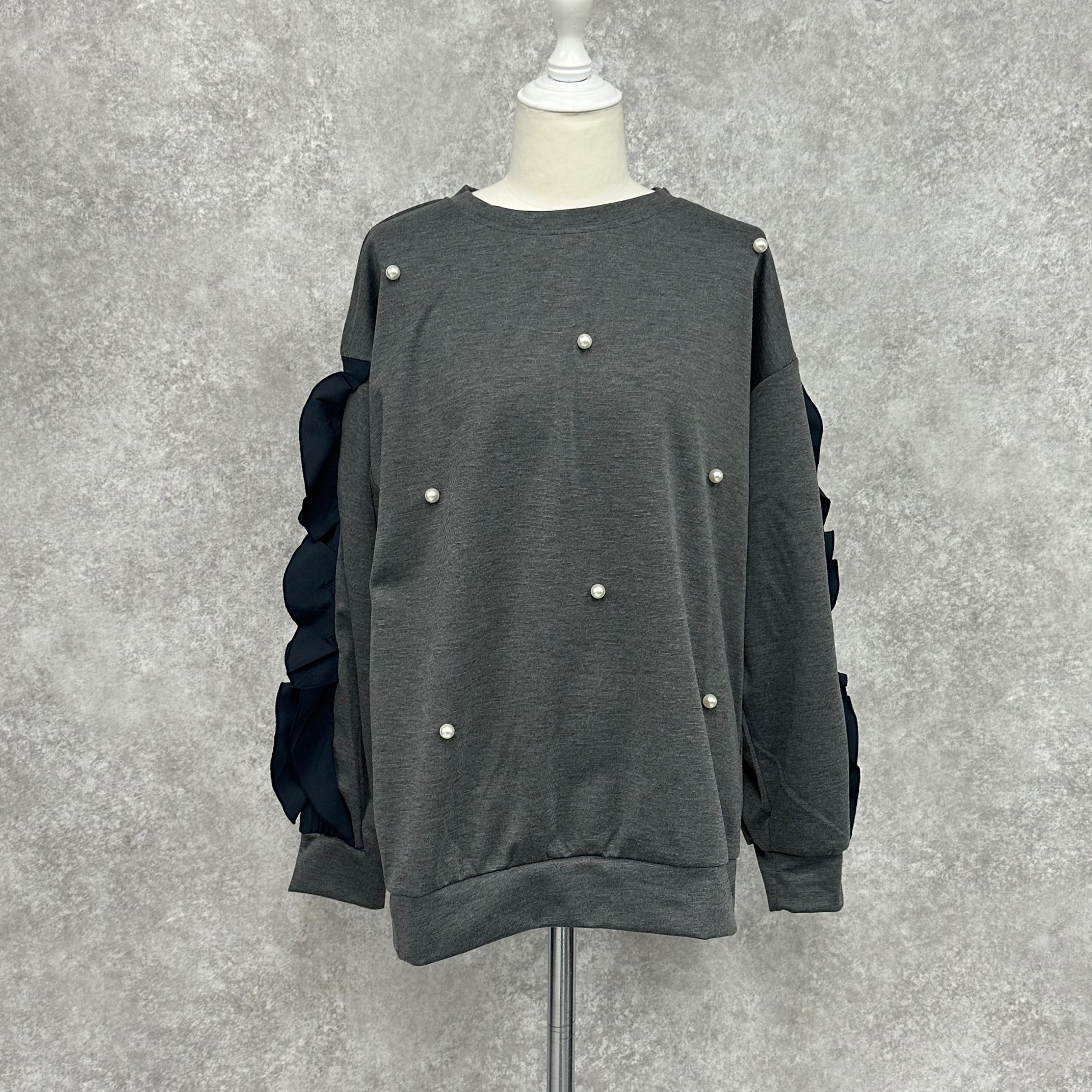 パール付き袖フリルスエット グレー　※10/7迄に順次発送予定