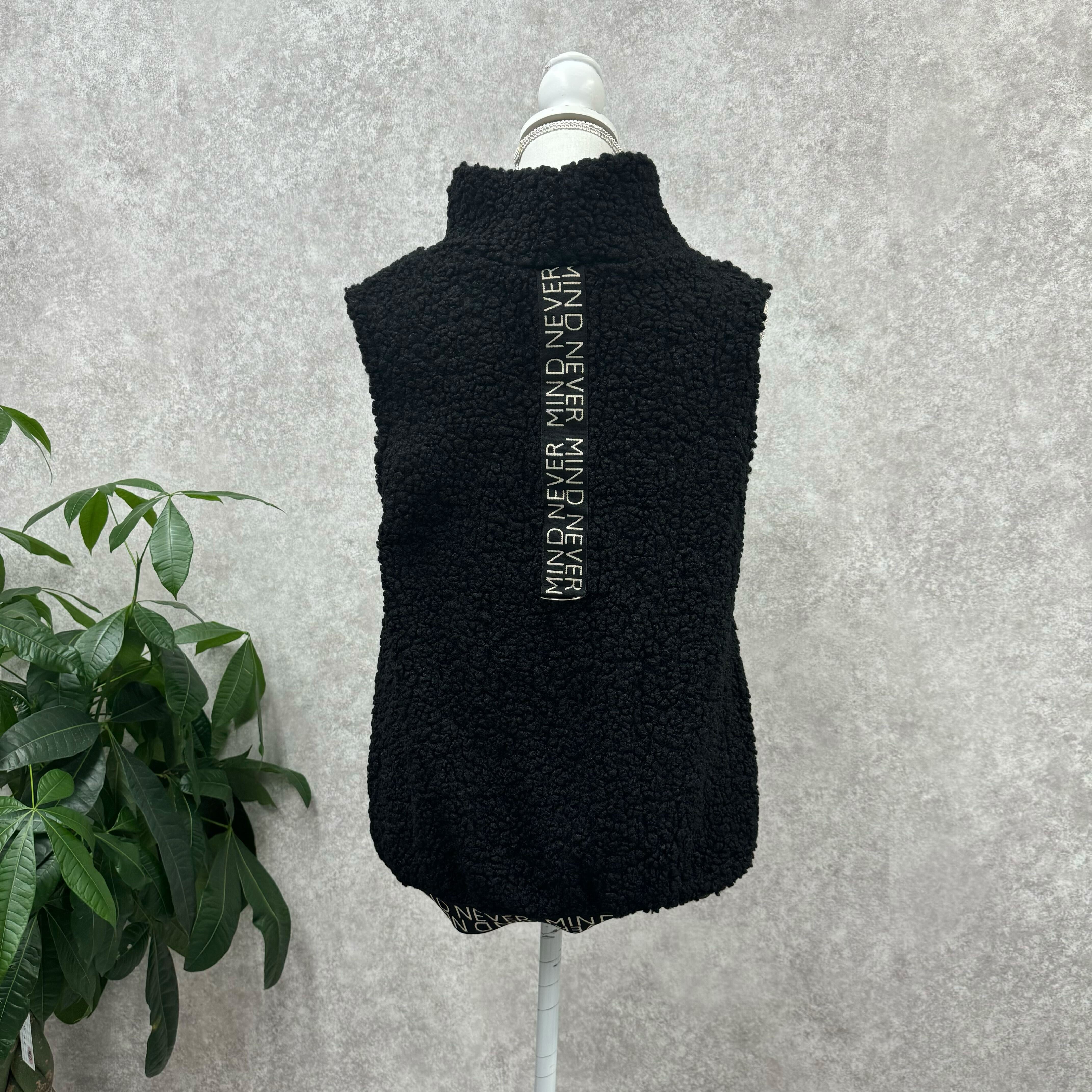 アルファベットラインボアベスト　ブラック ※10/21迄に順次発送予定