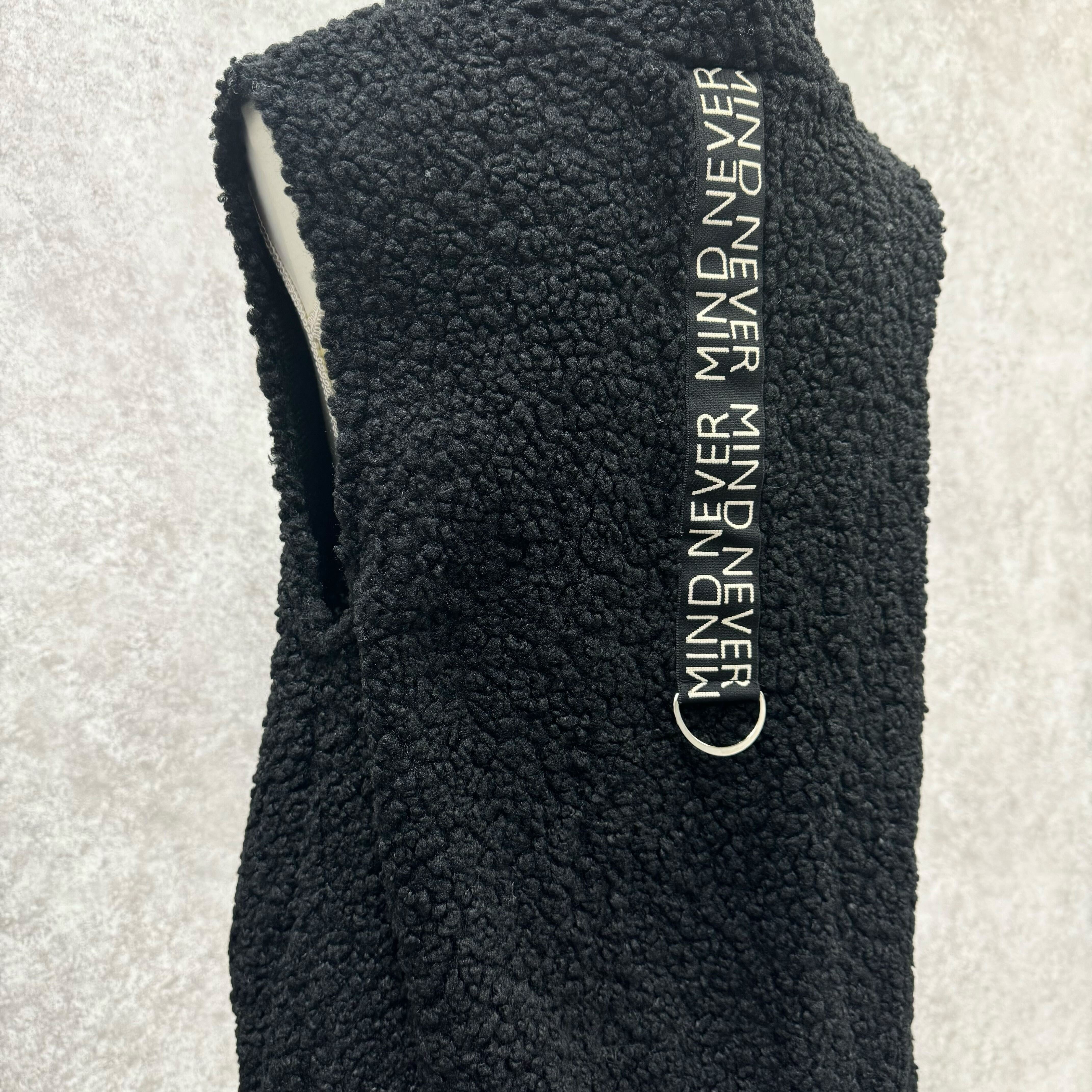 アルファベットラインボアベスト　ブラック ※10/21迄に順次発送予定