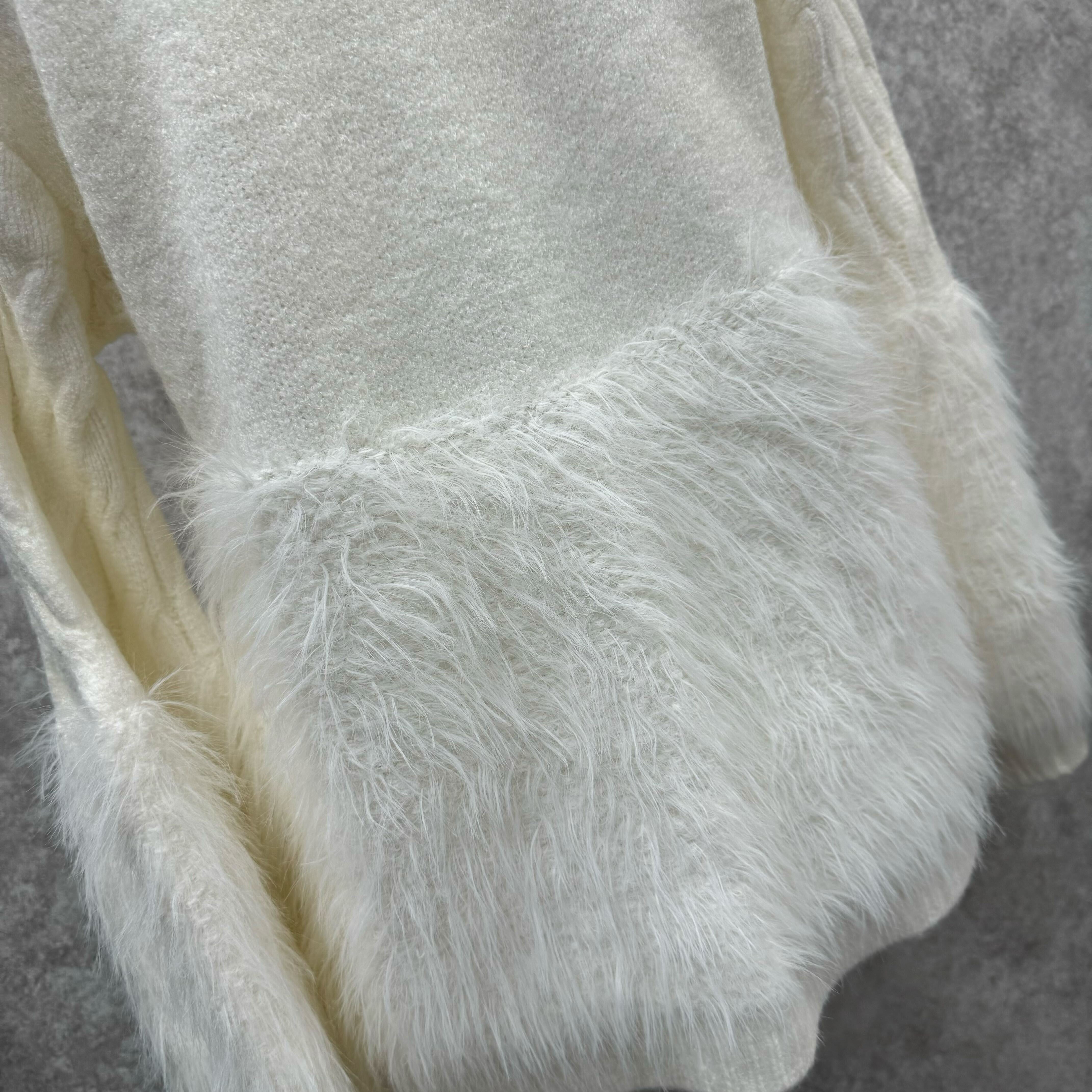 ケーブルシャギーニット　ホワイト※10/21迄に順次発送予定