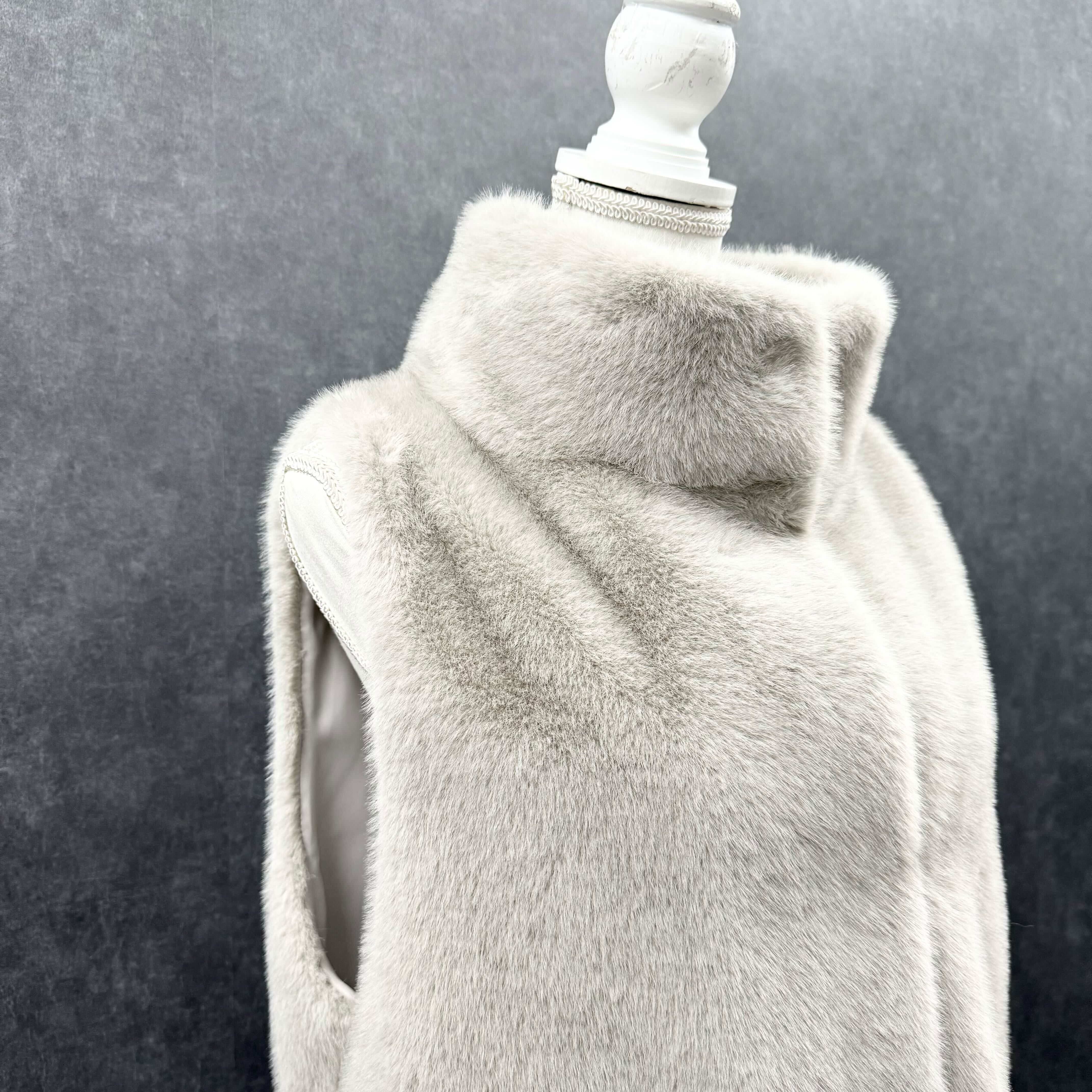 プレミアムネックファーベスト　グレー※10/21迄に順次発送予定