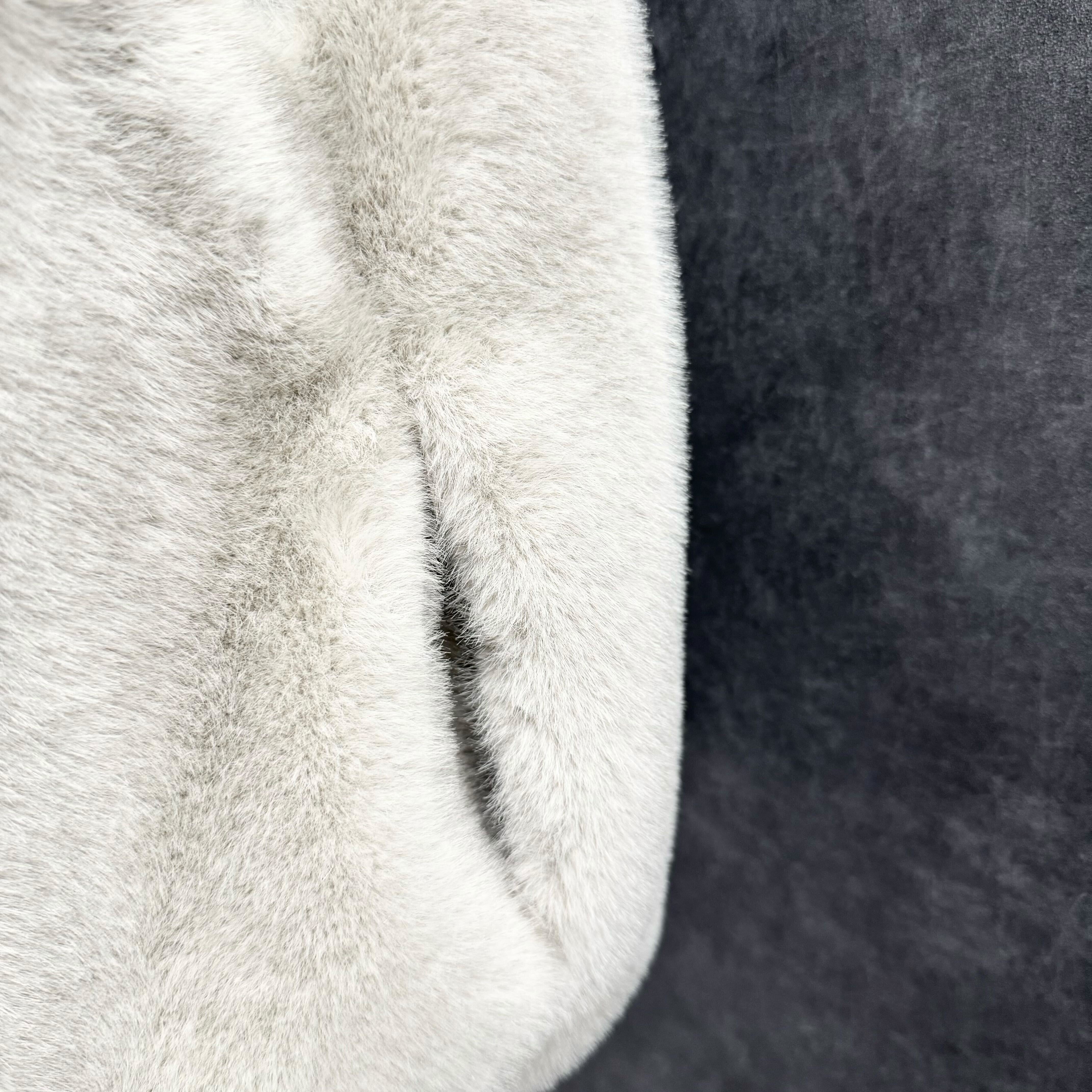 プレミアムネックファーベスト　グレー※10/21迄に順次発送予定