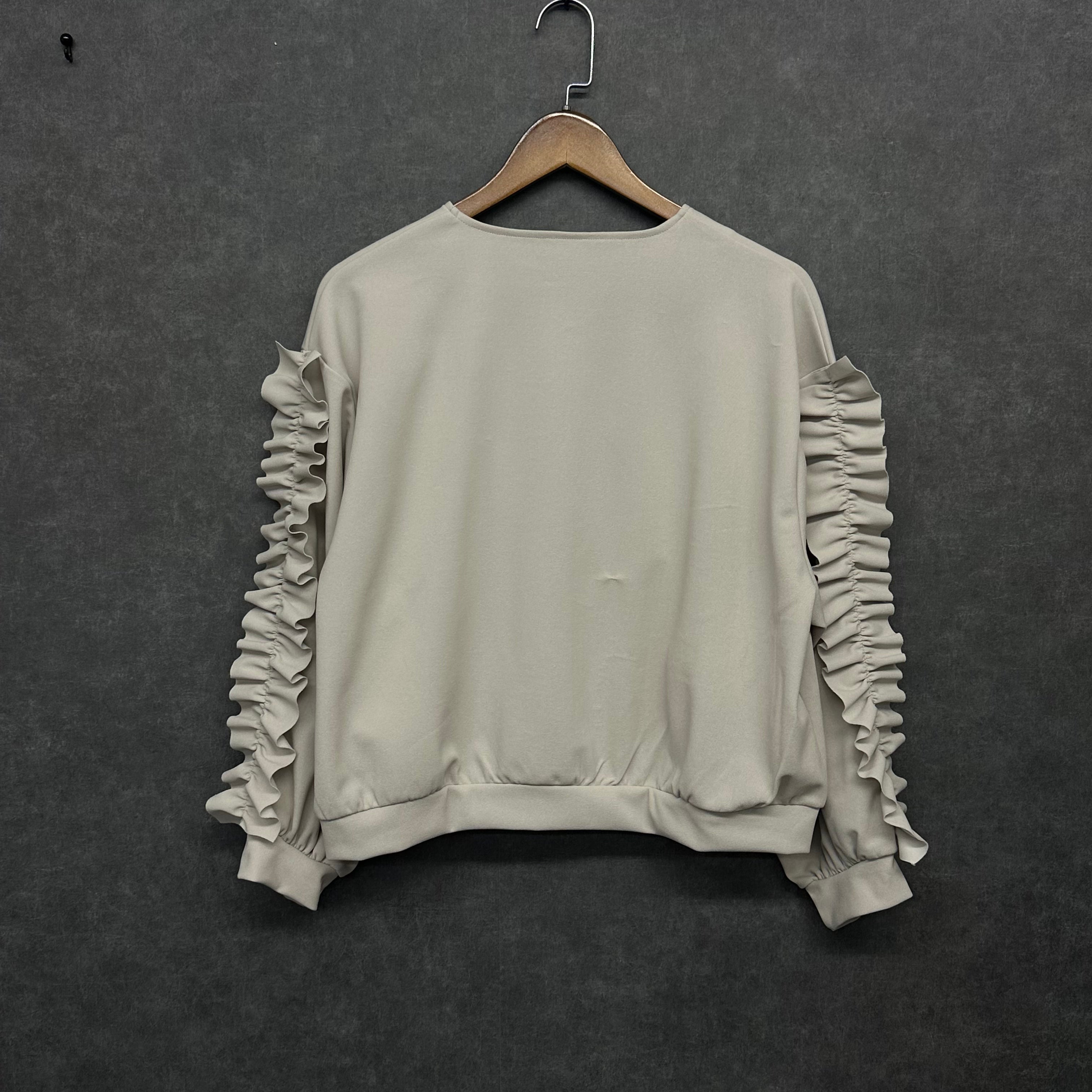 【在庫5点以下】袖フリル　ブルゾン　アイボリー　※4/15迄に順次発送予定