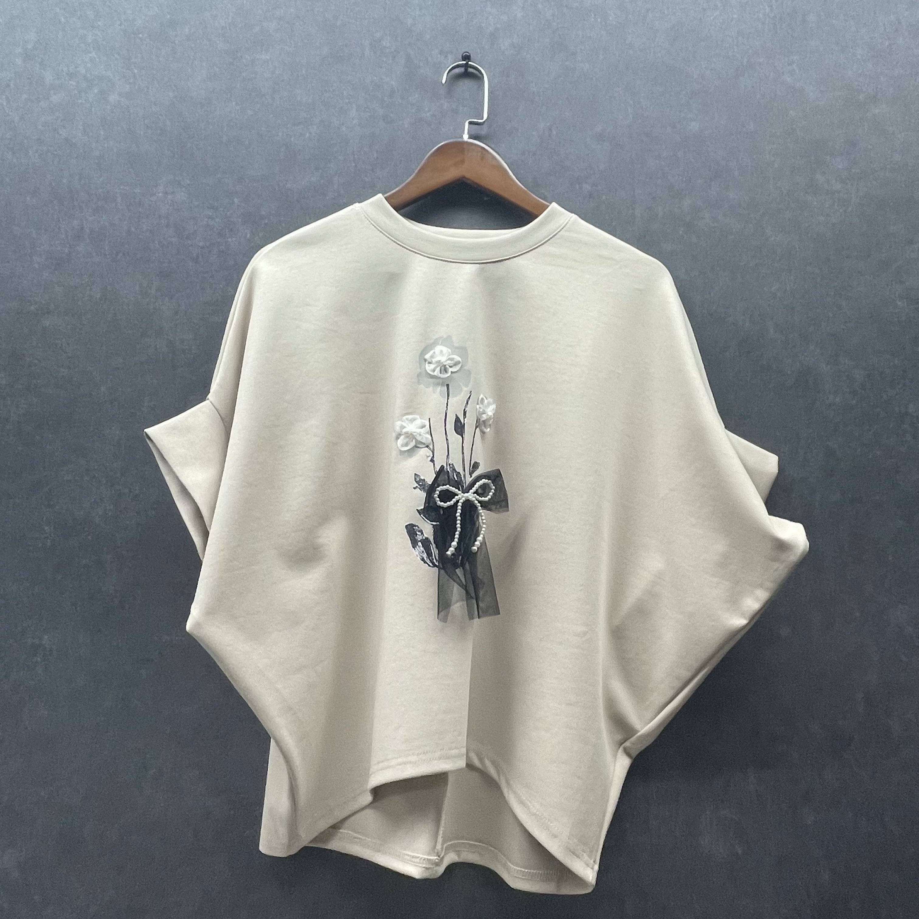 【予約販売】フラワー刺繍トップス 　ベージュ　※2月上旬頃に順次発送予定